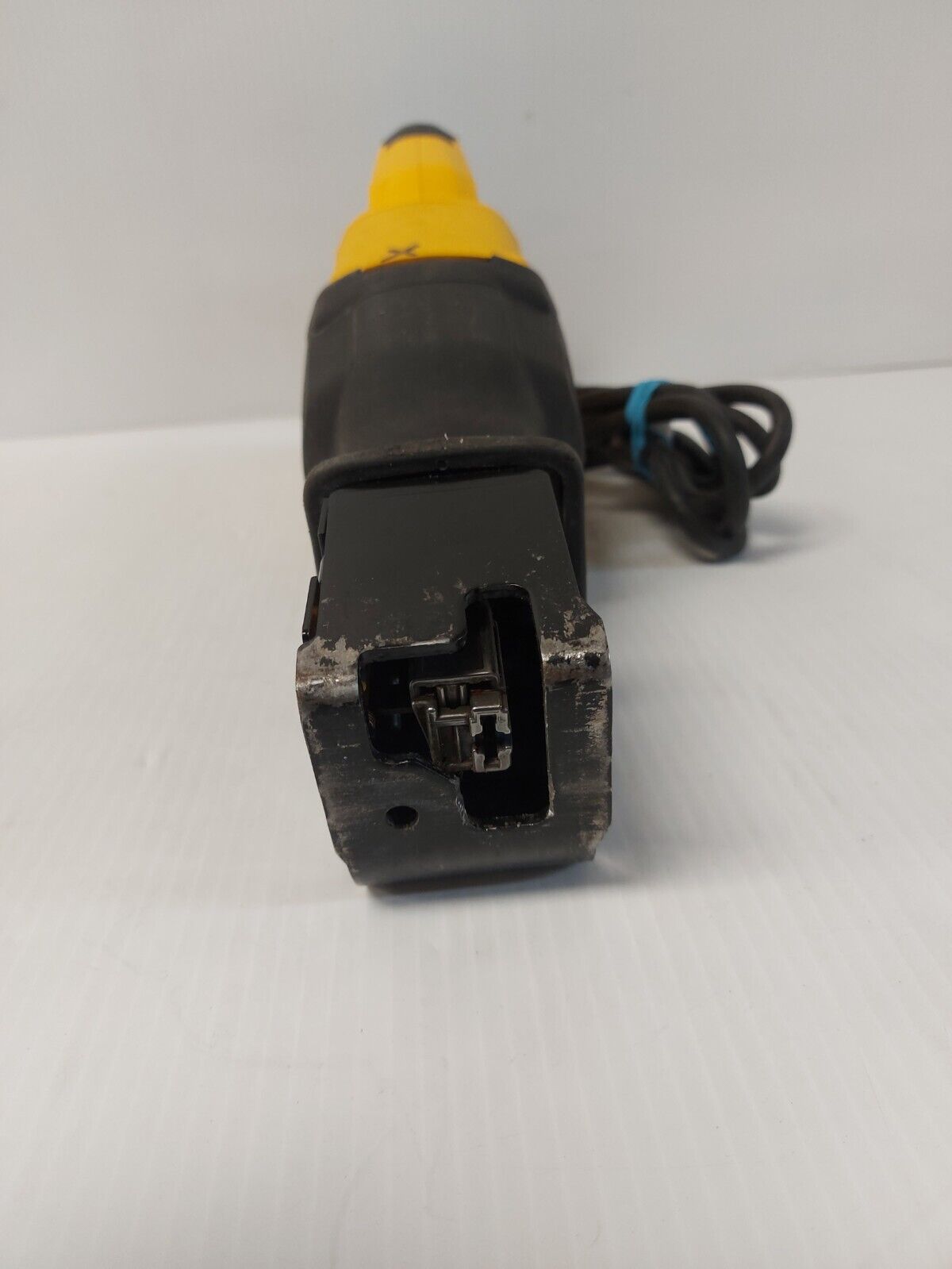(N83393-2) Dewalt DWE305 Reciprocating Saw