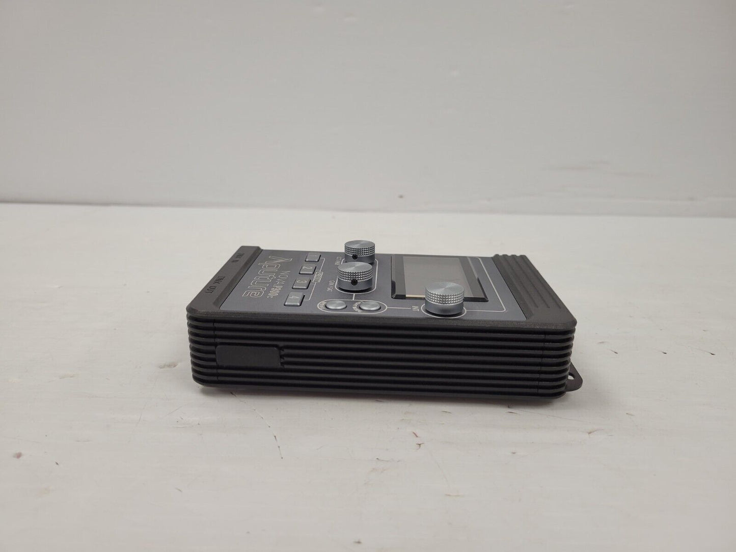 (59468-2) Apurture Nova P300C Camera lights