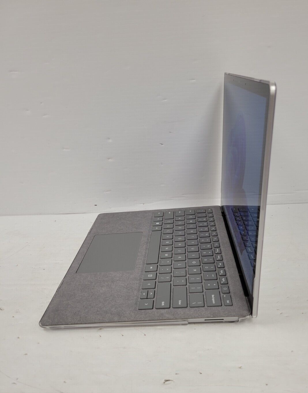 (60021-1) Microsoft 1950 Laptop