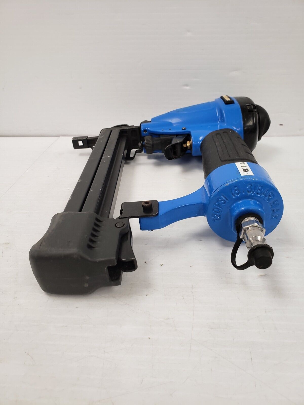 (57321-2) Agrafeuse pneumatique Mastercraft 058-8132-2