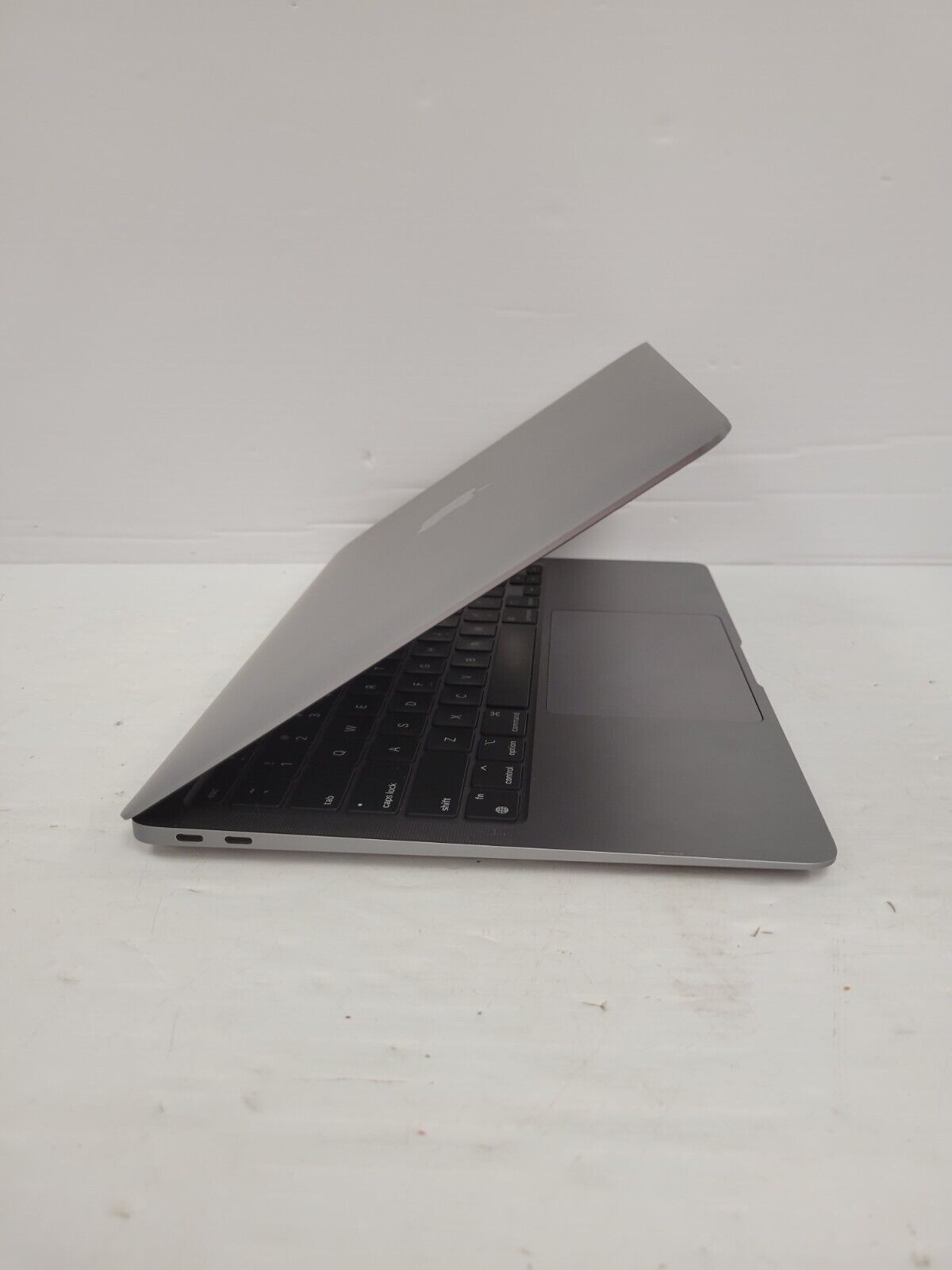 (61048-2) Apple A2337 Laptop (2020)