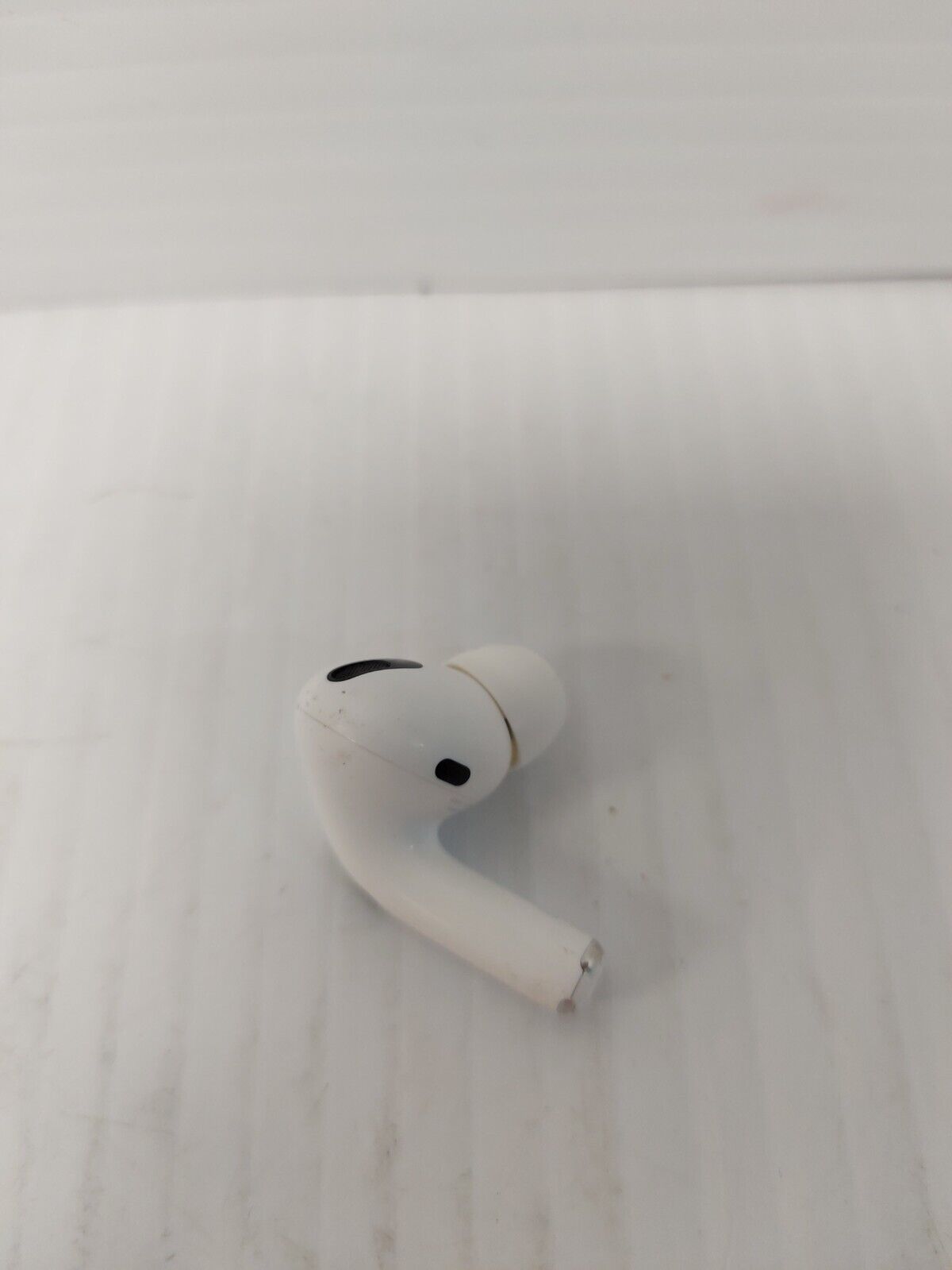 (N86603-3) Apple A2190 Gen 2 Pro Airpods