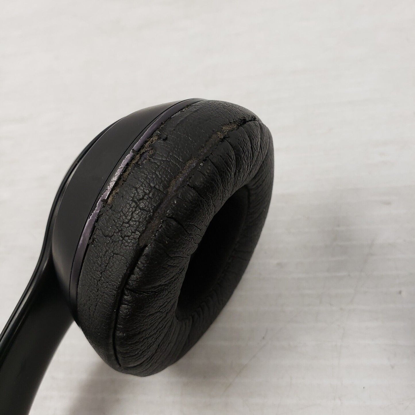 (36812-2) Beats A1796 Wireless Headphones