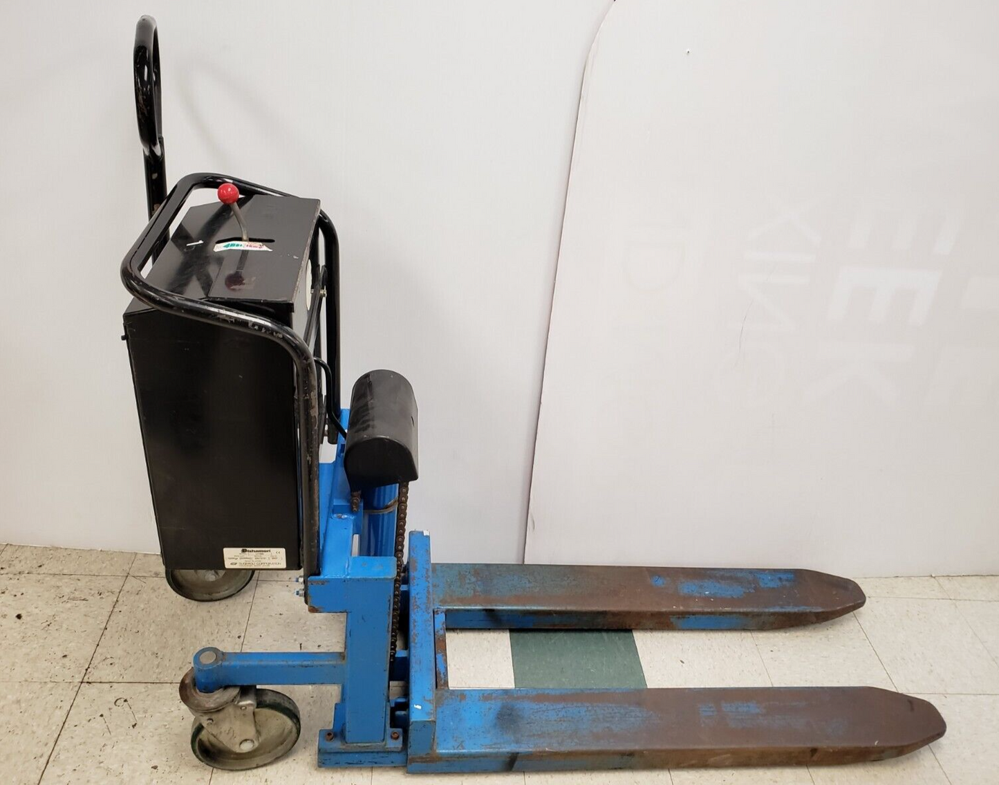 (I-33787) Bishamon LV100E Fork Lift