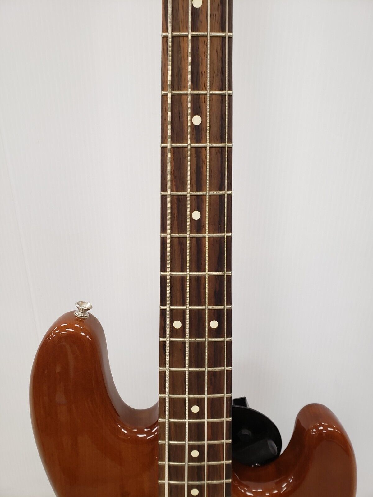 (61590-2) Fender Deluxe Series Electric Jazz Bass Guitar