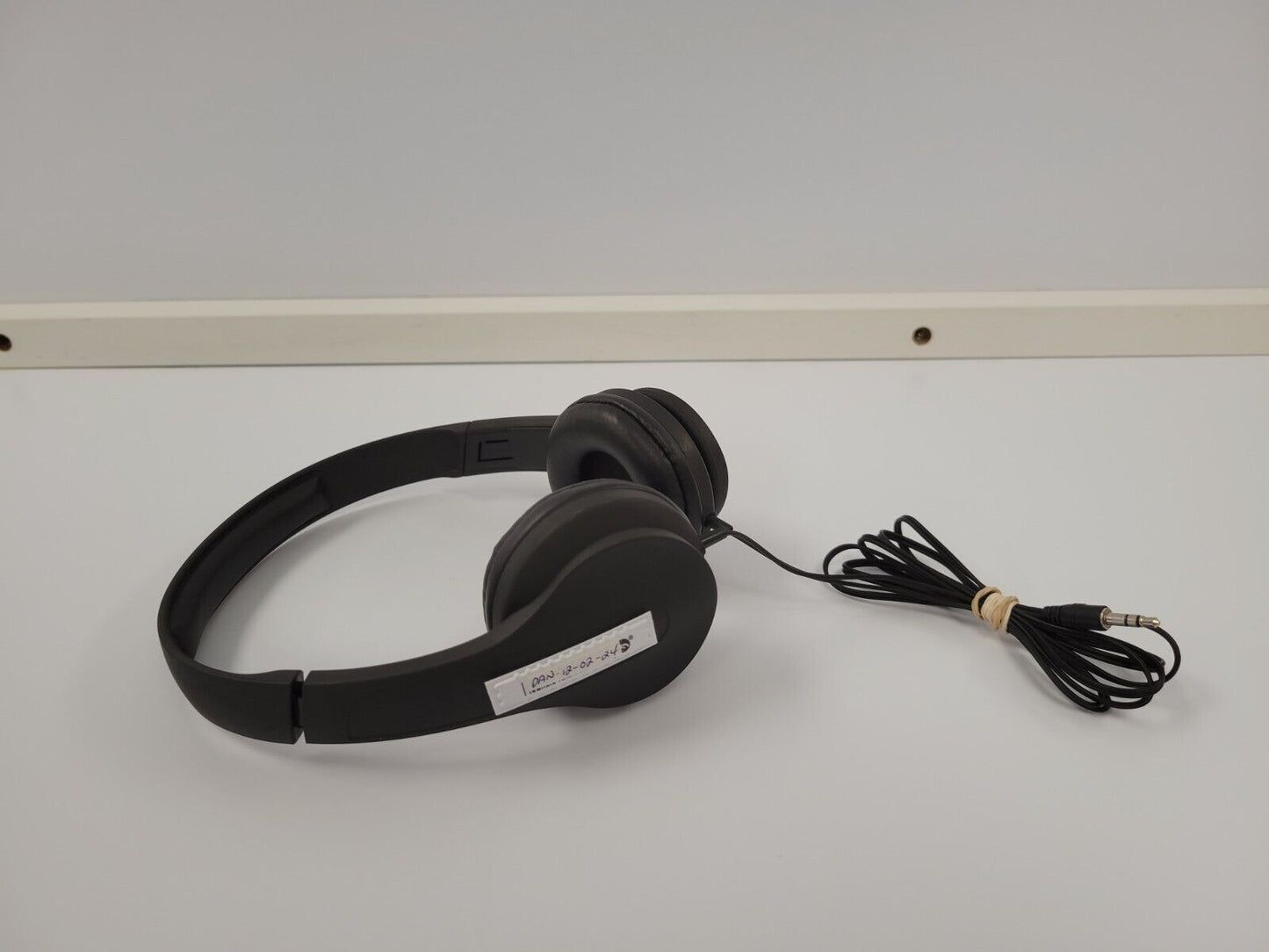 (69332-1) No Name Headphones