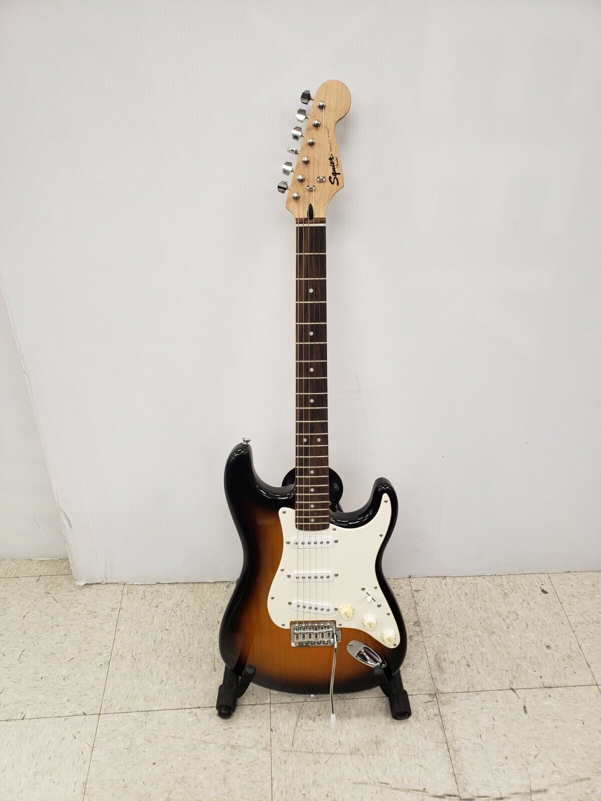 (65372-2) Squier Bullet Strat Guitar