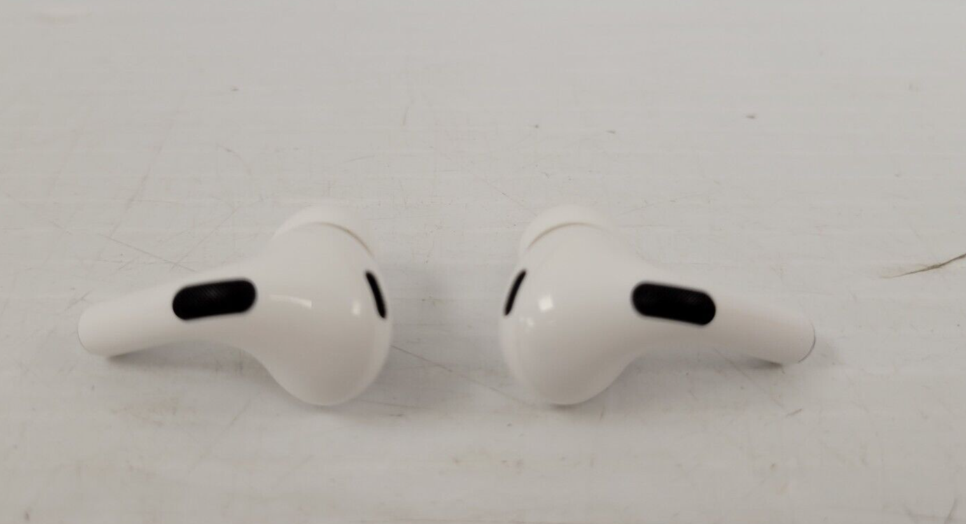 (67590-1) Apple A2968 Air Pods