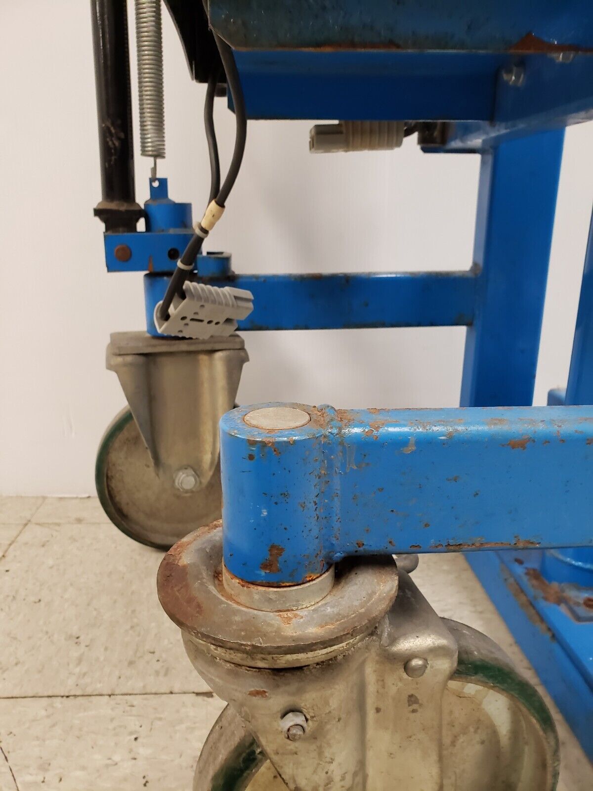 (I-33787) Bishamon LV100E Fork Lift