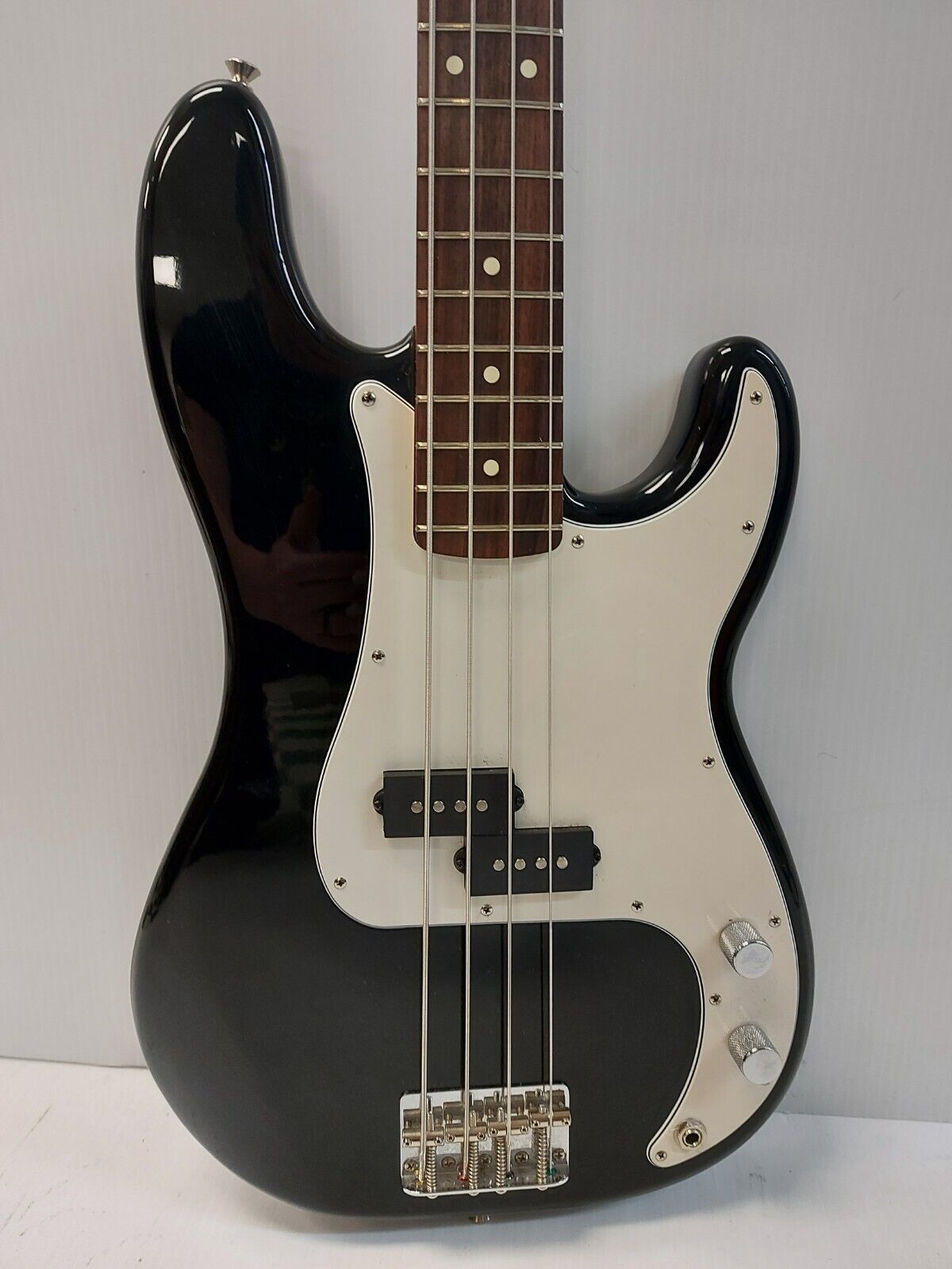 (N83312-1) Fender Precision Bass Guitar