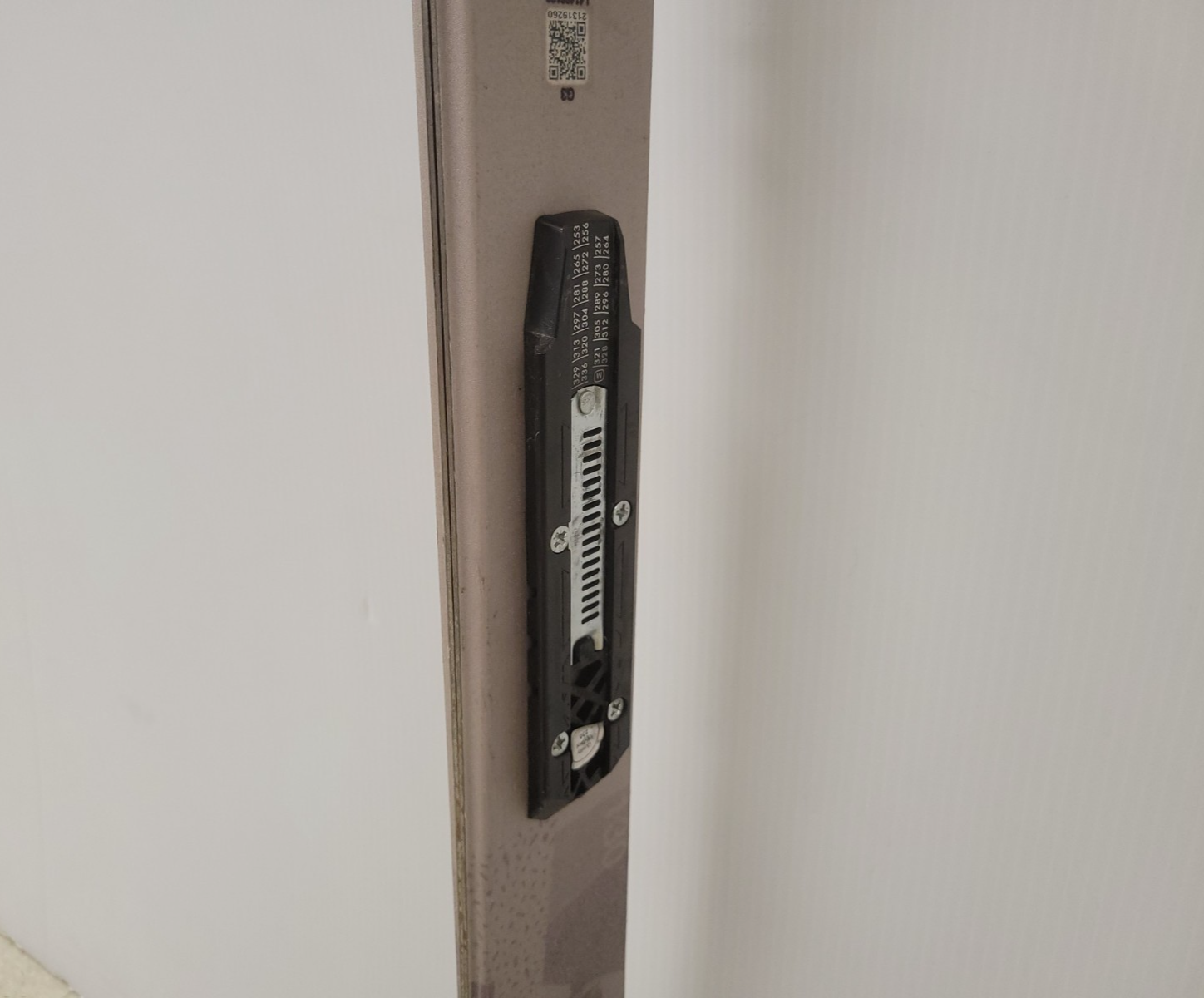 47000300