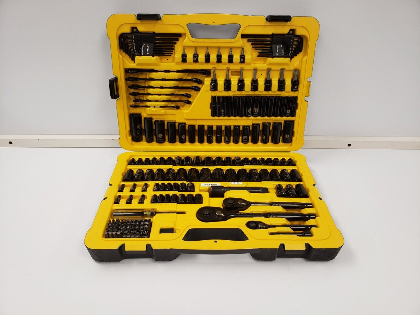 (69662-3) Stanley Stmt71662 Socket Set-183 Piece