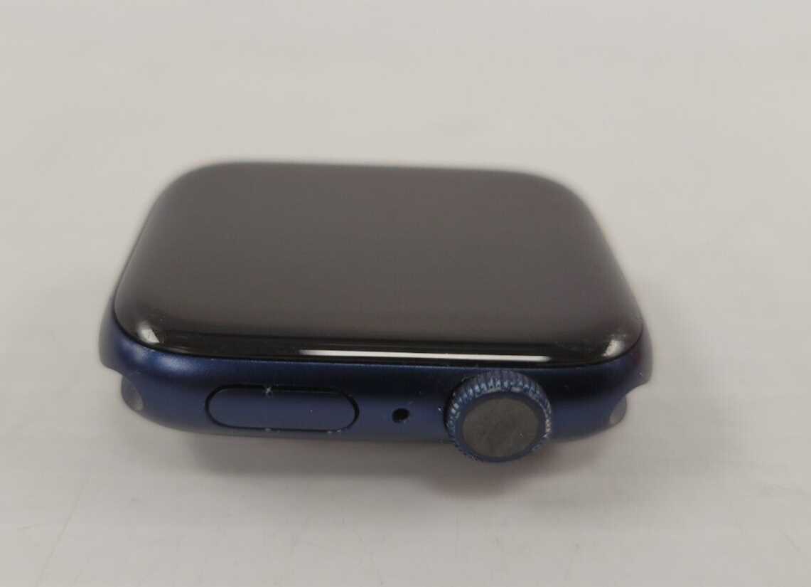 (48911-1) Apple A2295 Series 6 Smart Watch