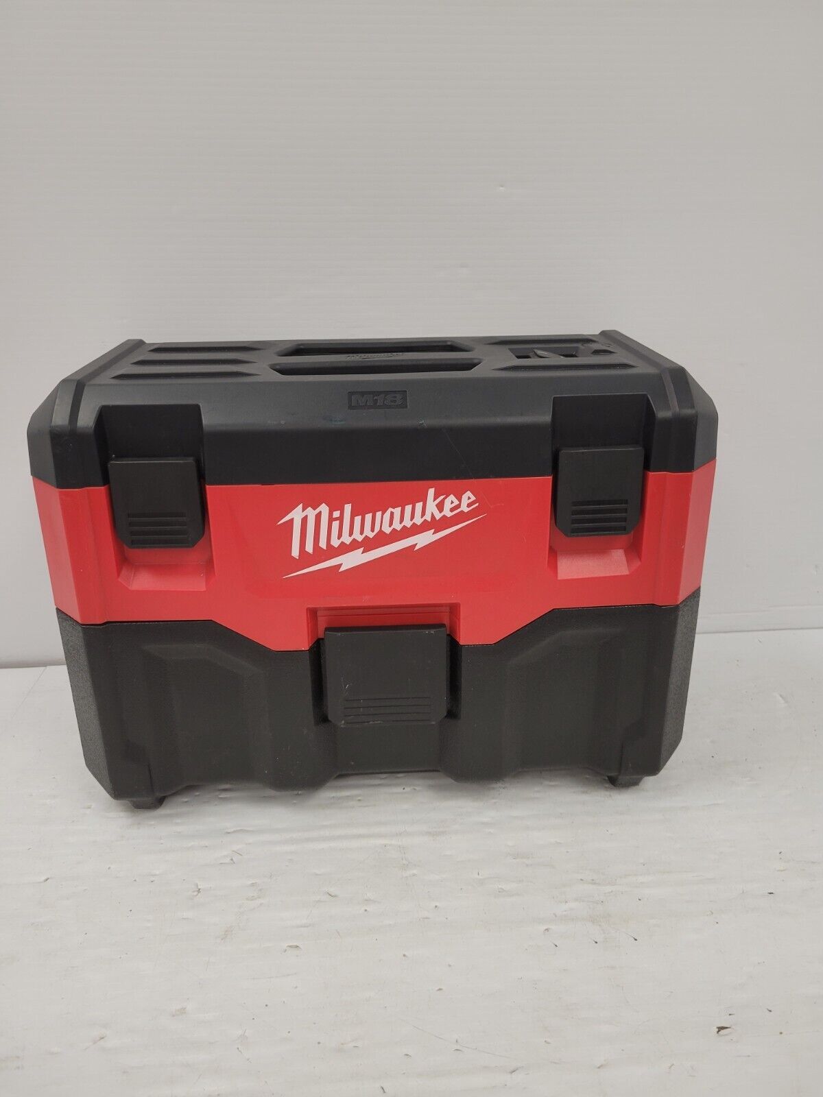 (66207-1) Milwaukee 0880-20 Shop Vacuum