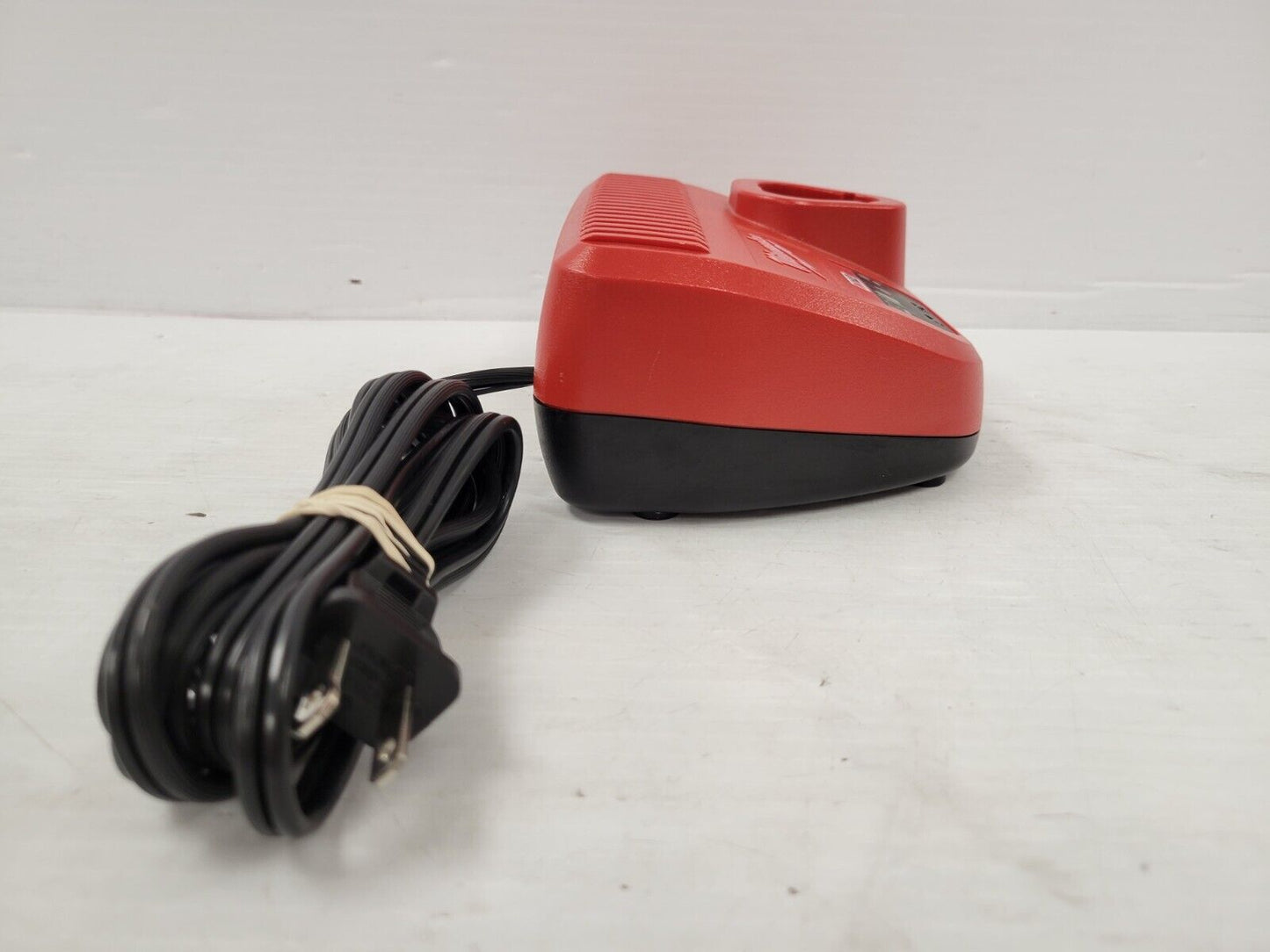 (56949-1 B) Milwaukee 48-59-2401 Battery Charger