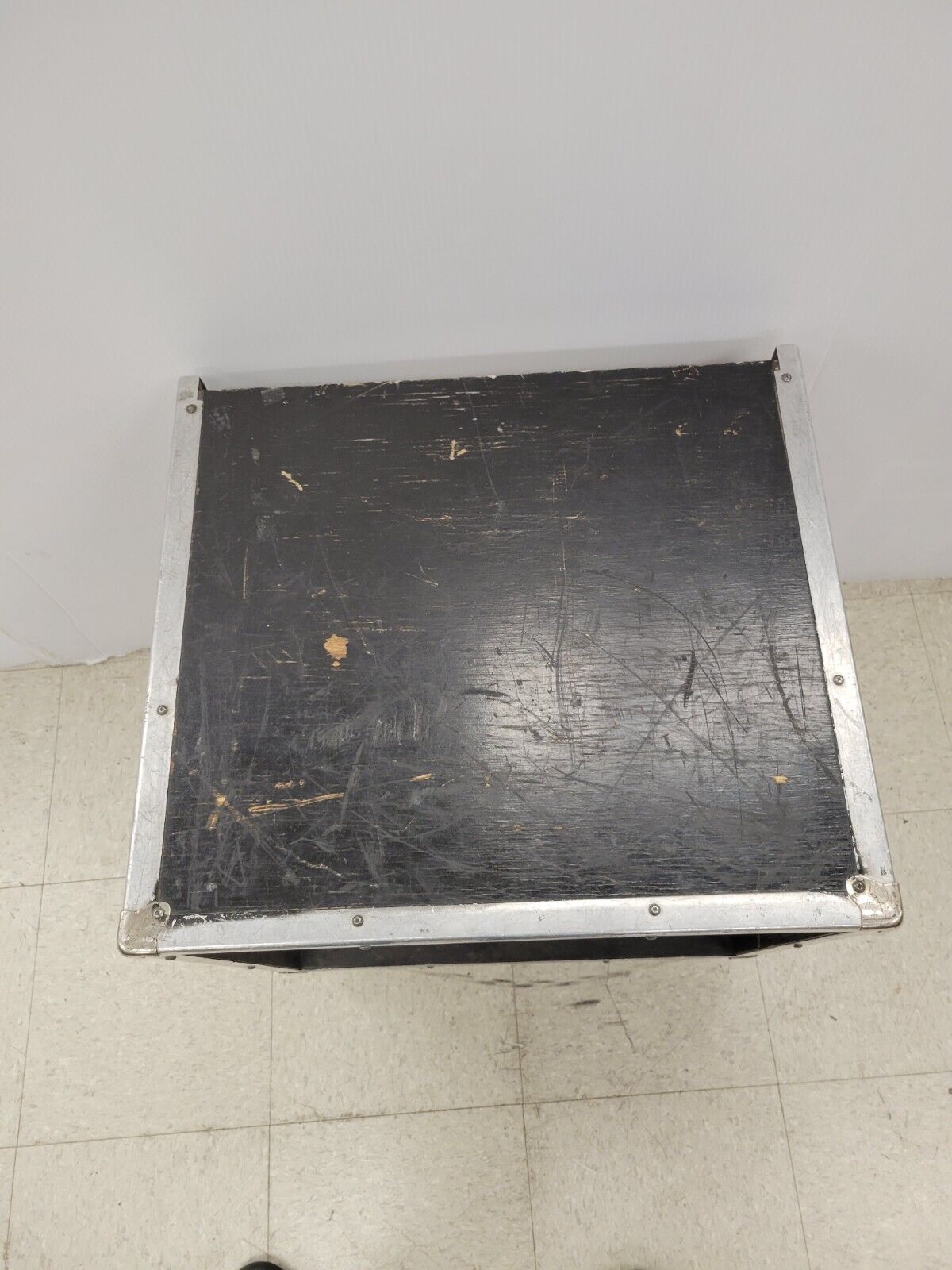 (I-35680) No Name 21-1/2X19-118X19-114 Cabinet