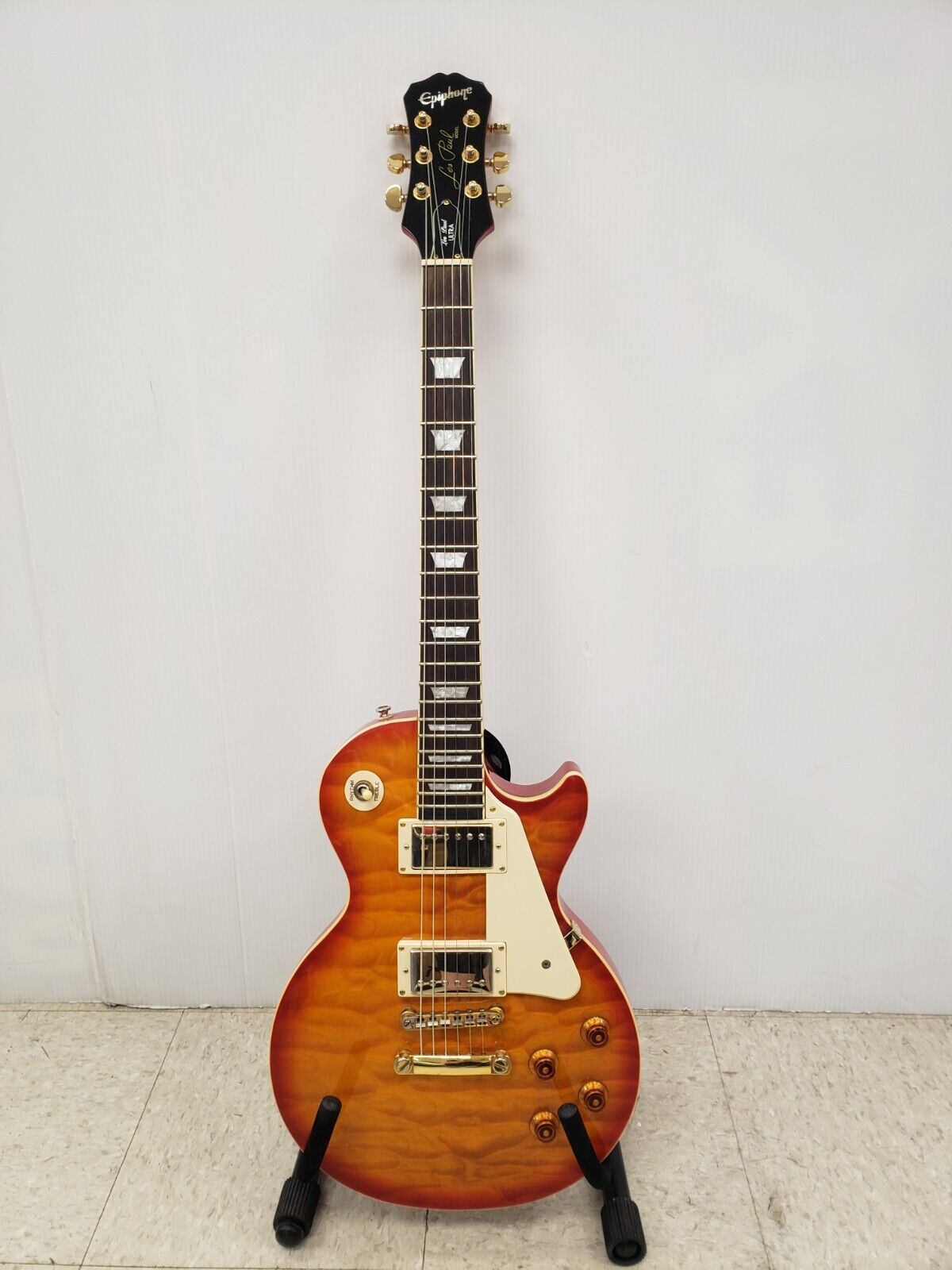 (61513-1) Epiphone Les Paul Ultra Electric Guitar