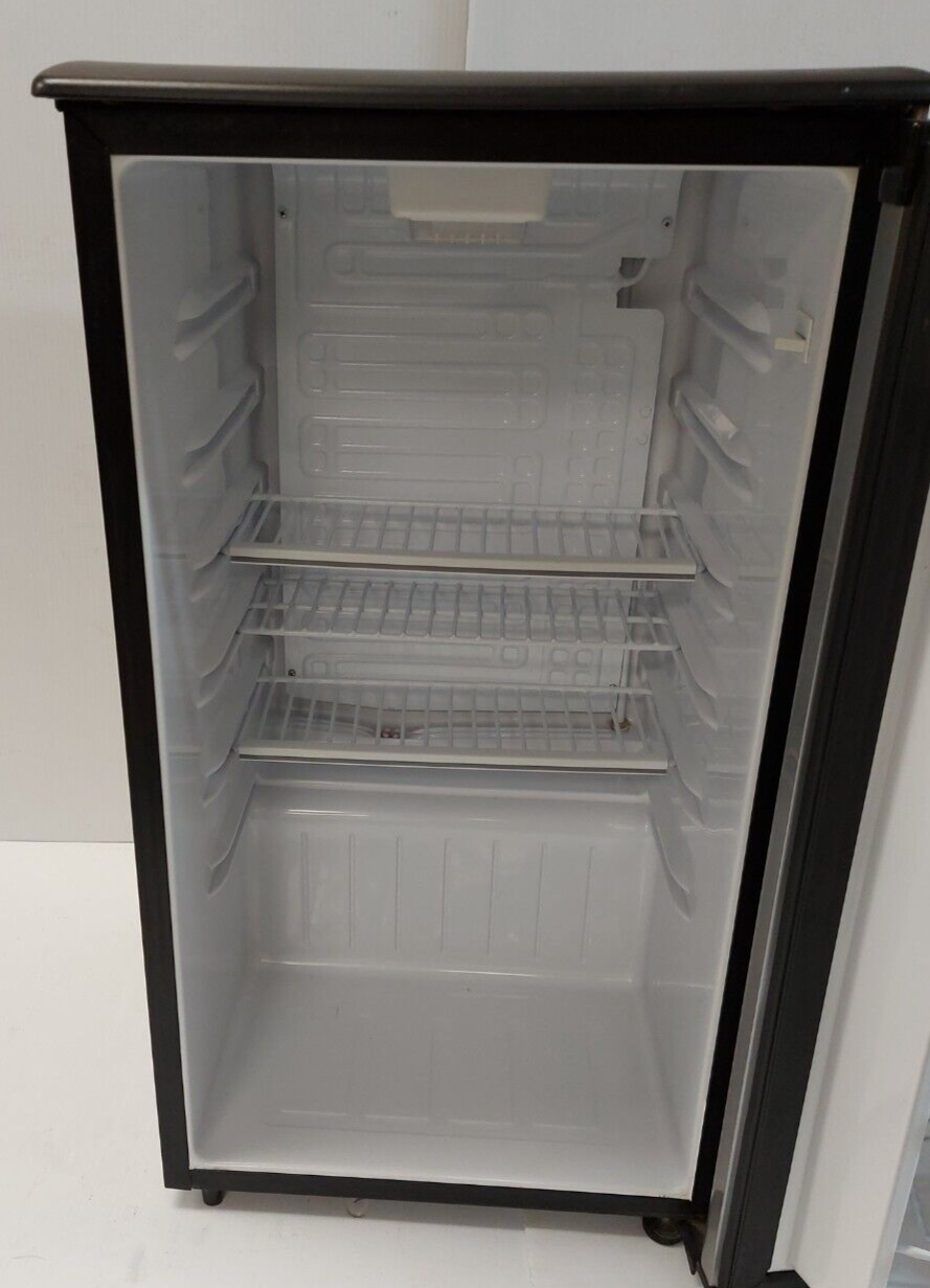 (N82304-1) Whirlpool WAR349BSL Bar Fridge