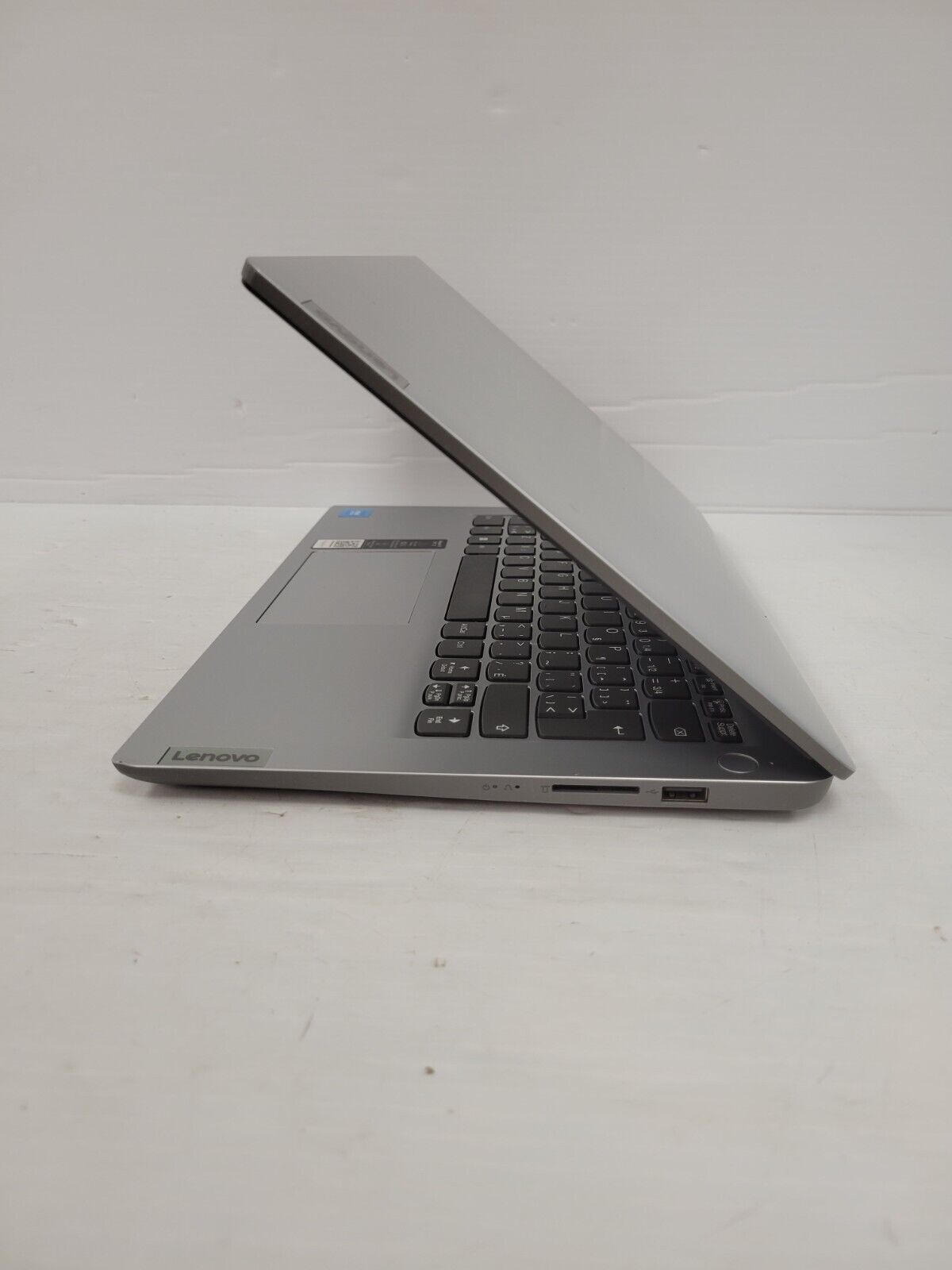 (63391-1) Lenovo IdeaPad Laptop