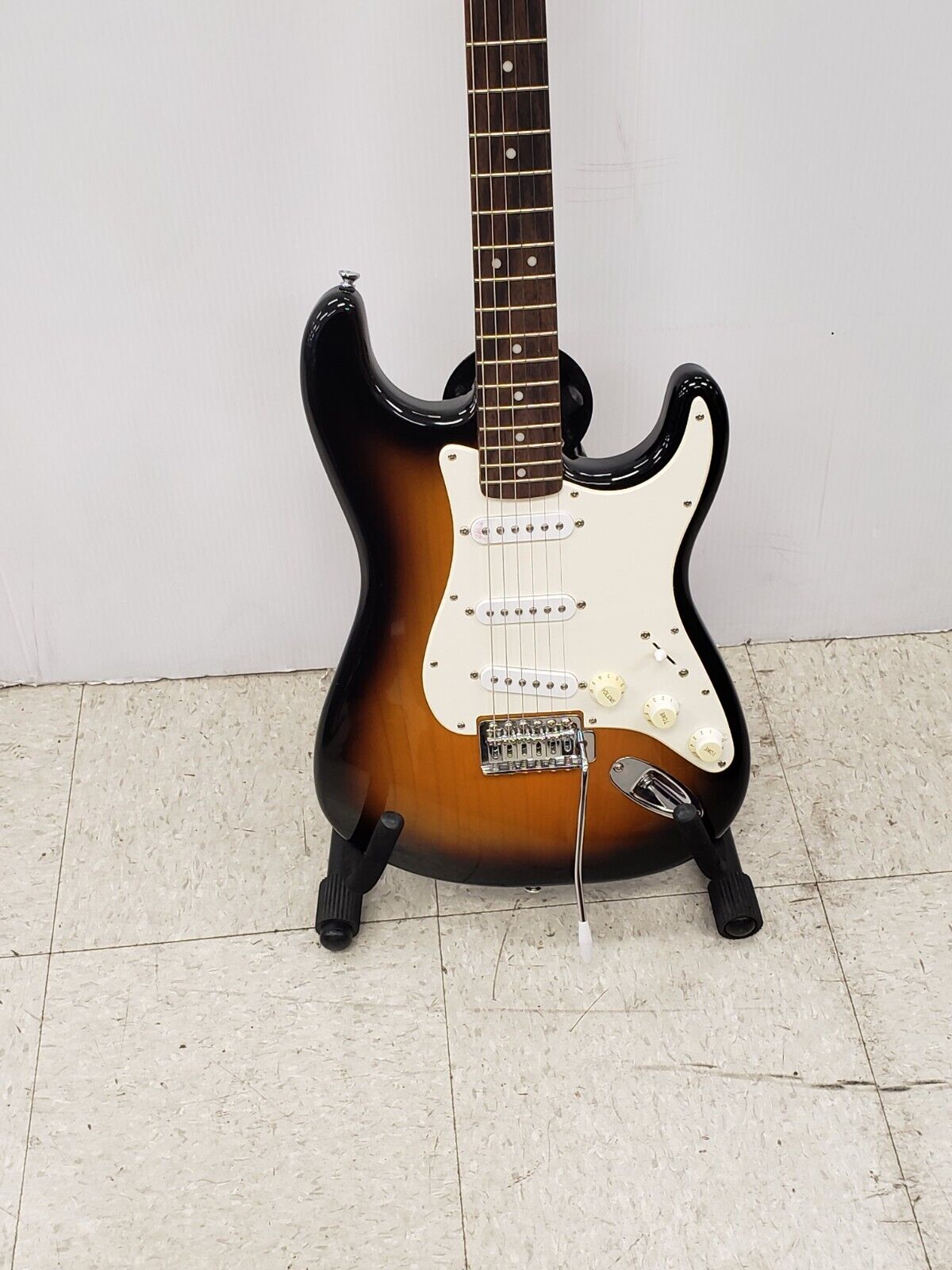 (65372-2) Squier Bullet Strat Guitar