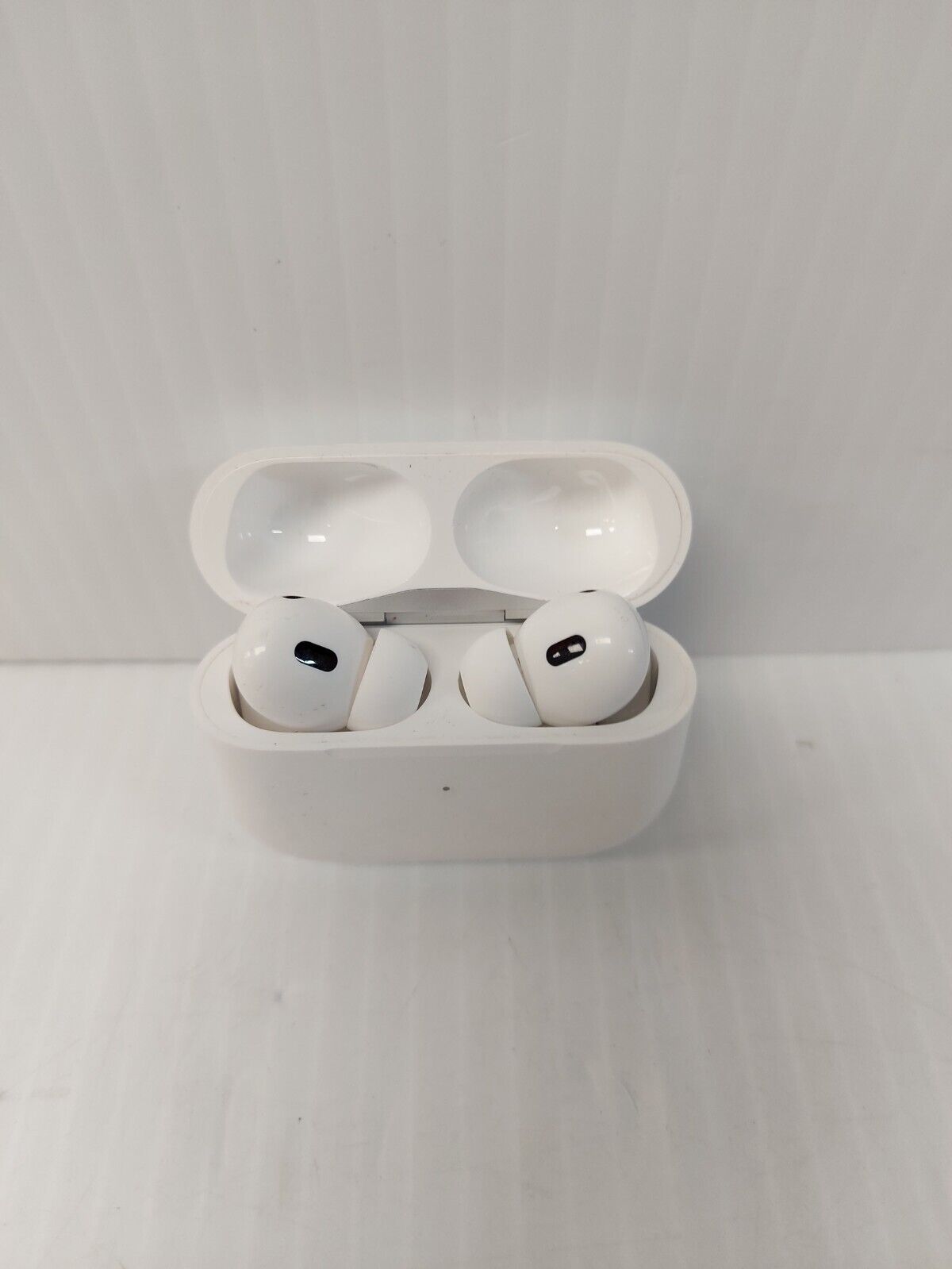 (N84127-1) Apple A3047 Airpods