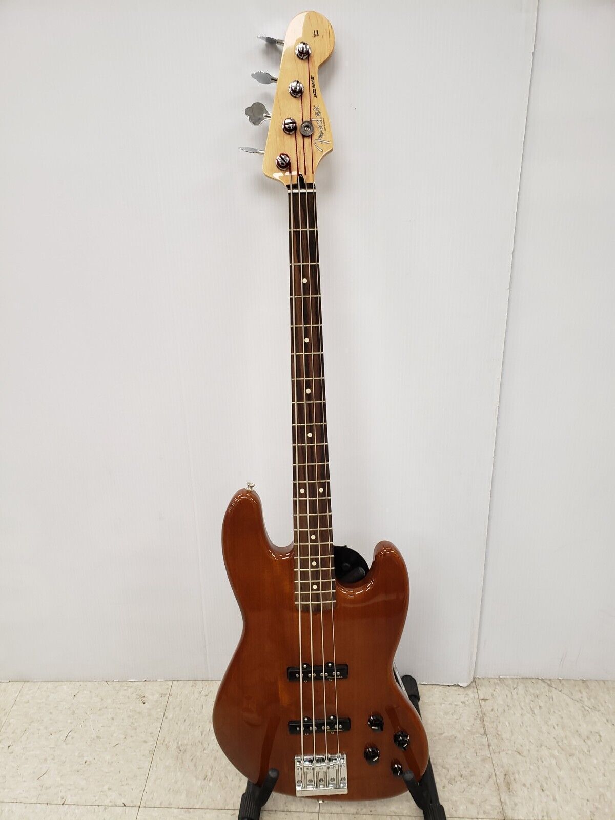 (61590-2) Fender Deluxe Series Electric Jazz Bass Guitar