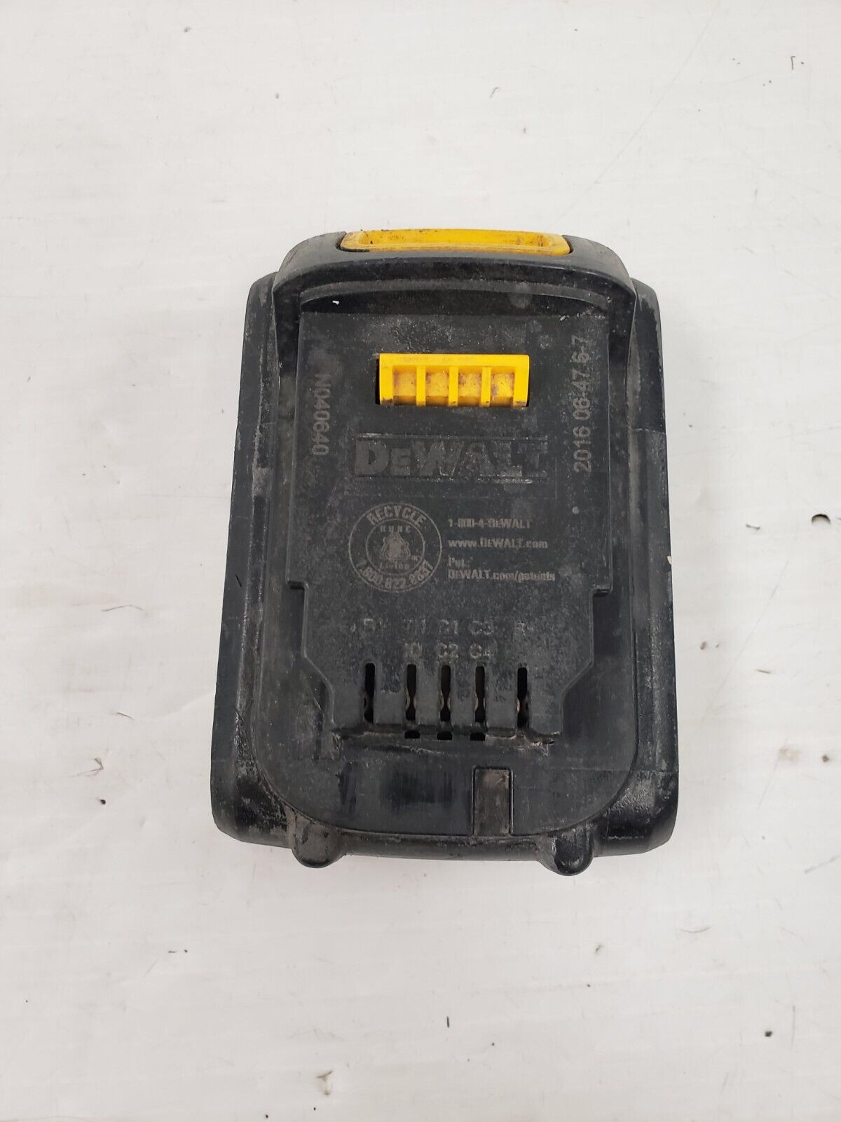 (63441-3) Dewalt DCB207 Battery