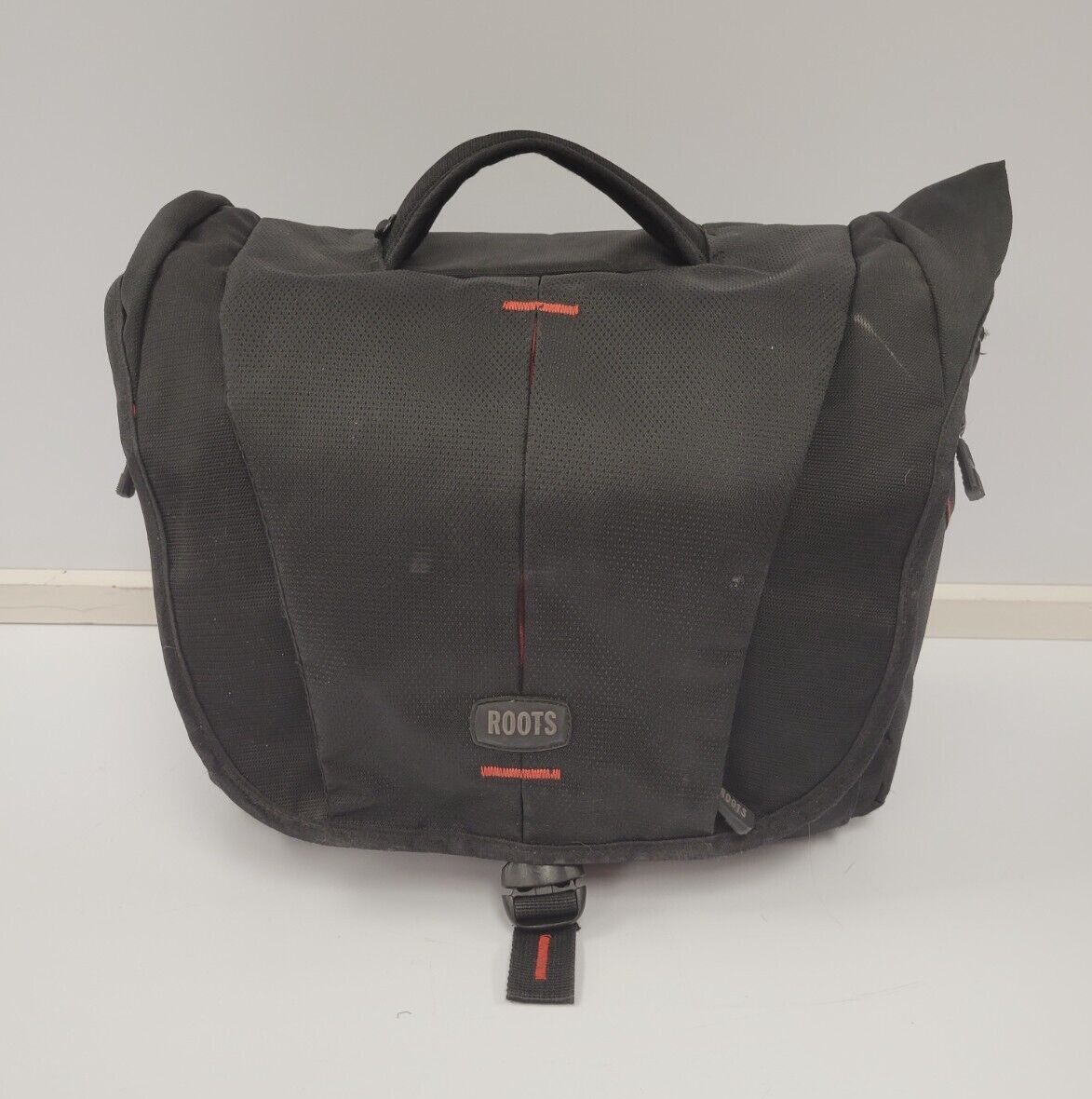 (I-36200) Roots Camera Bag