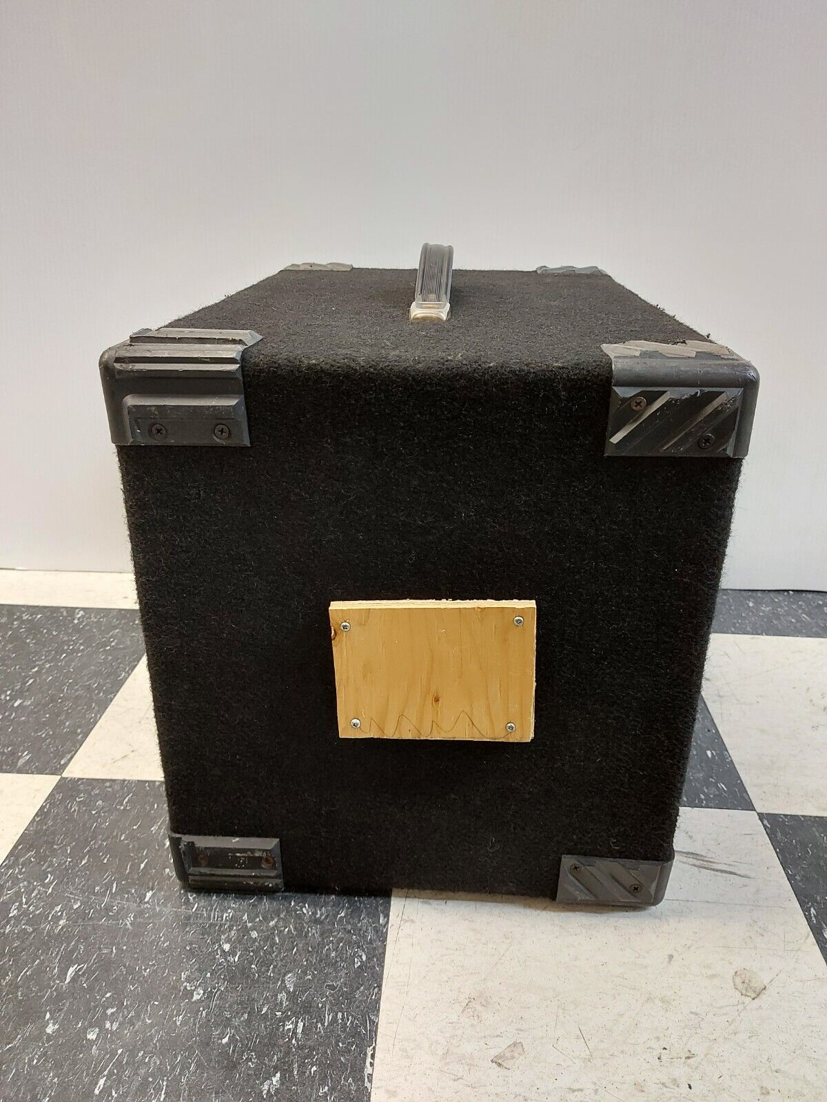 (N83634-3) No Name 2 Speakers