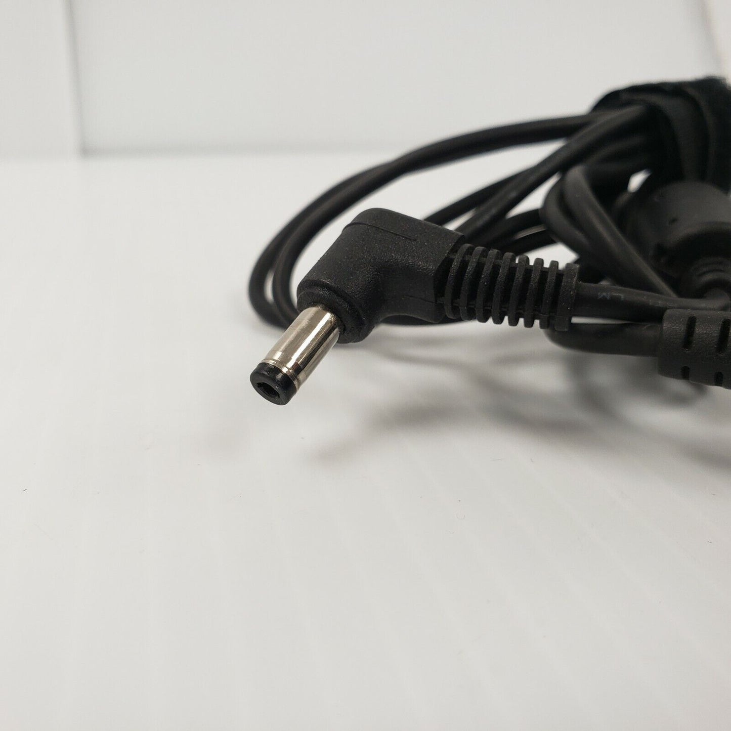 (I-26702) Asus ADP 36EHC Adapter