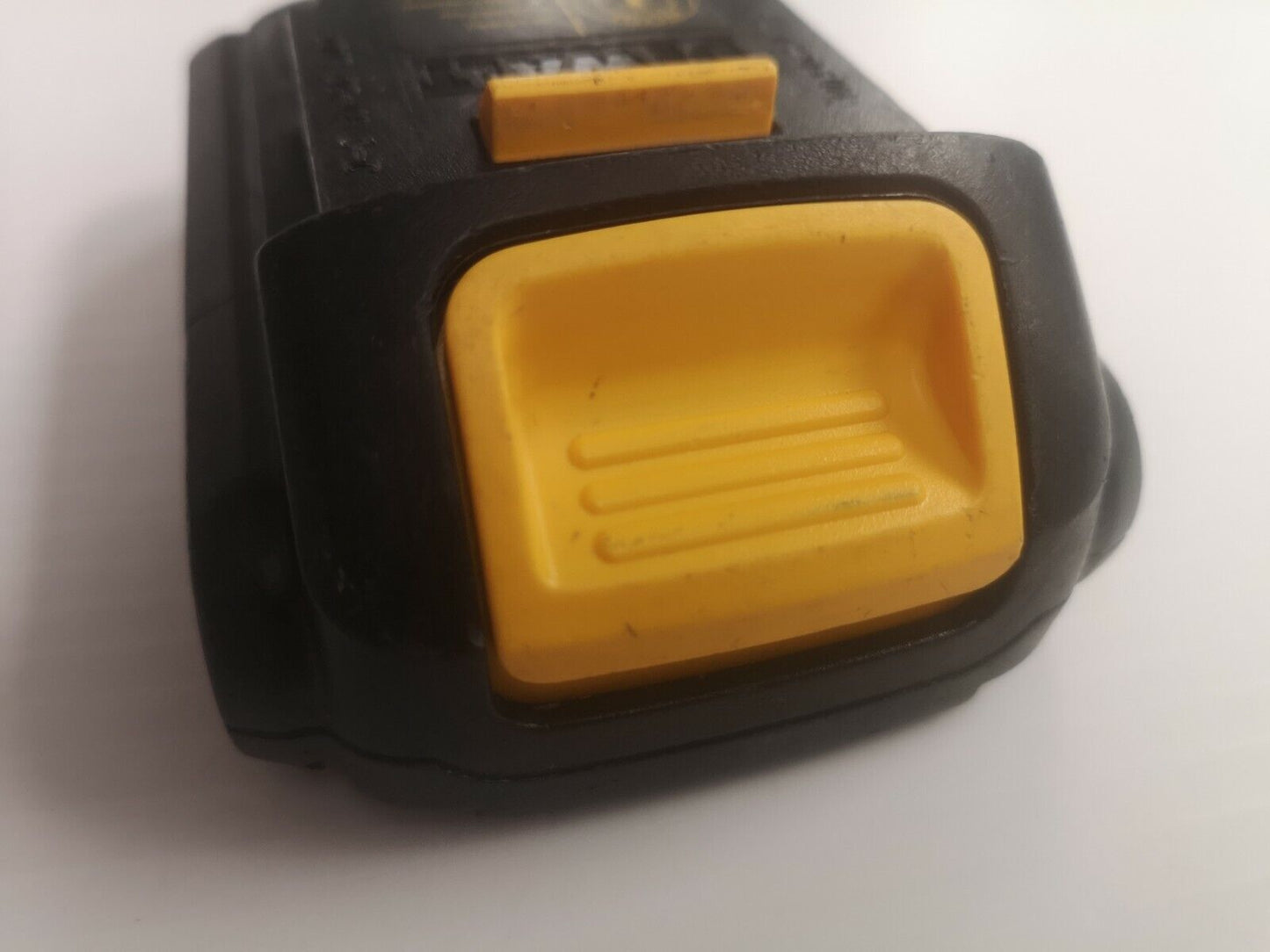 (N022623) Dewalt DCB201 Battery Pack