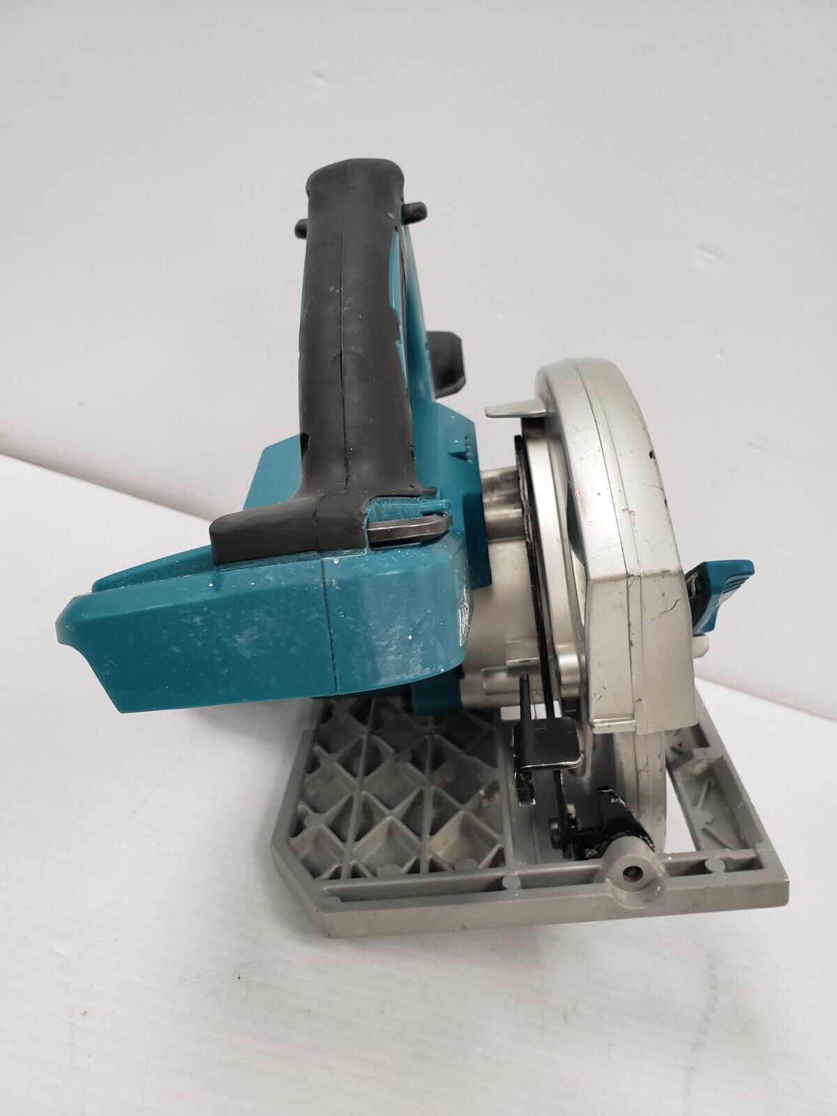 (41929-1) Makita DHS711 Circular Saw