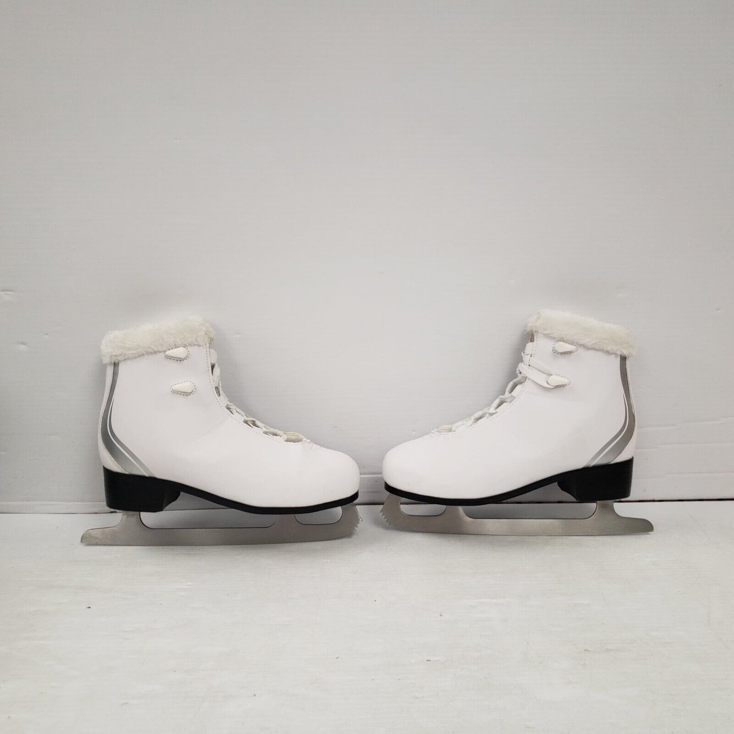 (55904-1 C) No Name Figure Skates - Size 9