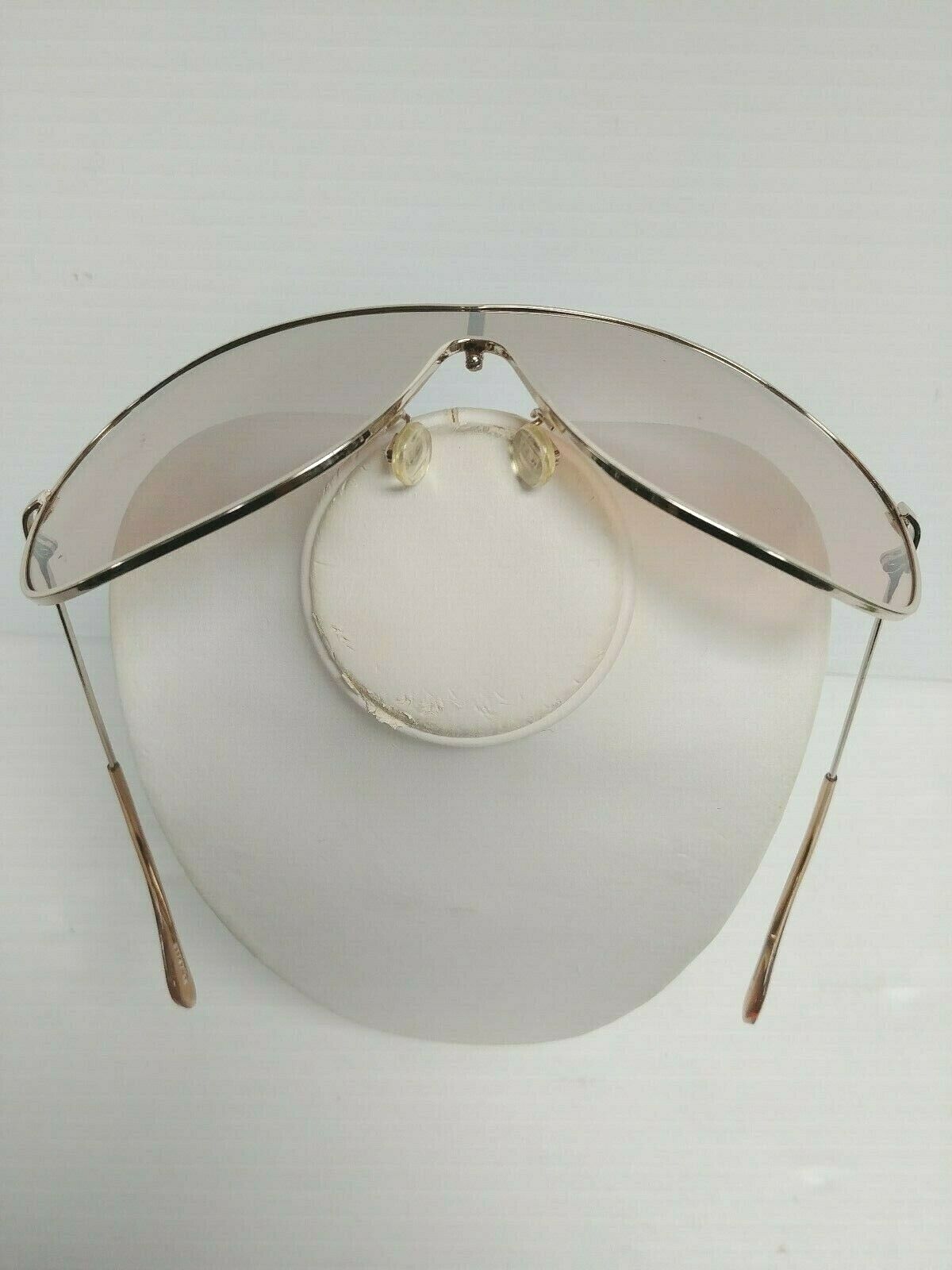 (N03950) Liz Claireborne sunglasses