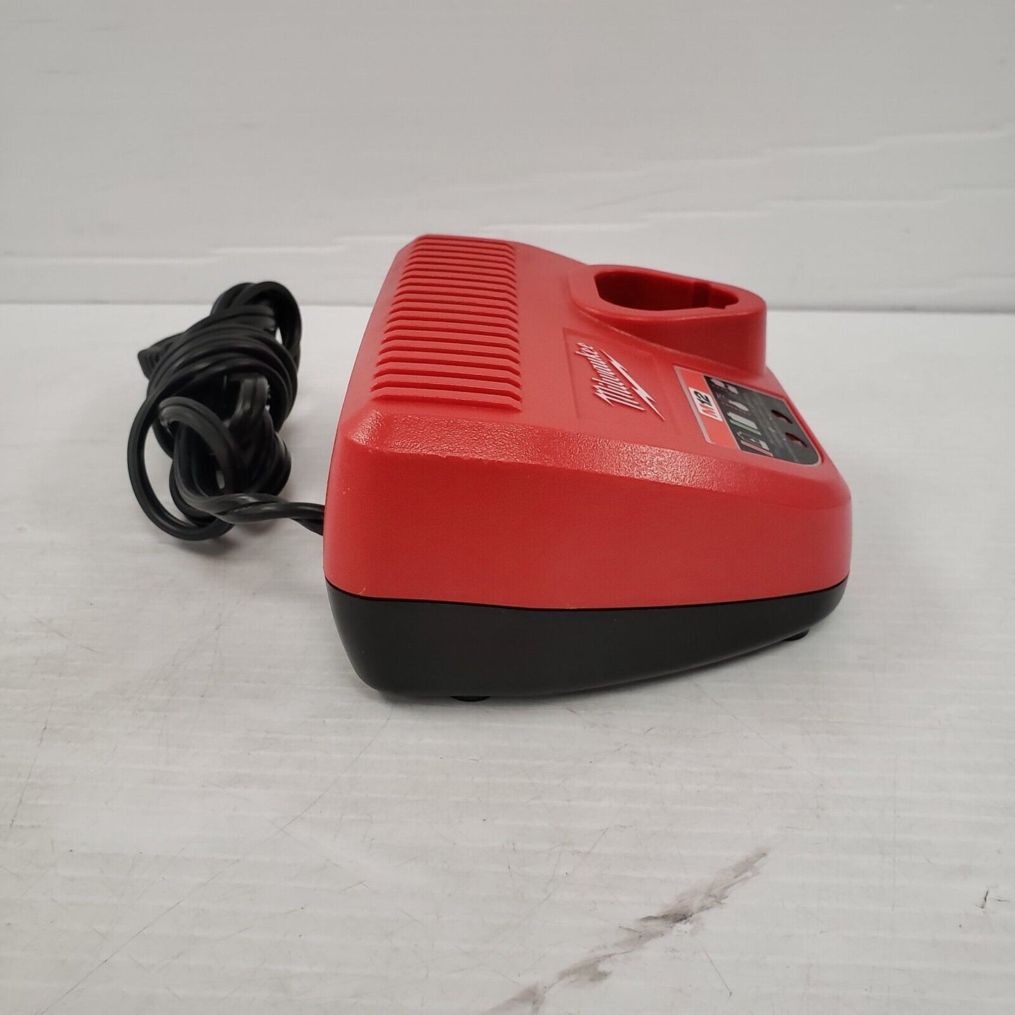(I-34330) Chargeur et batterie Milwaukee 48-59-2401-1,5 Ah