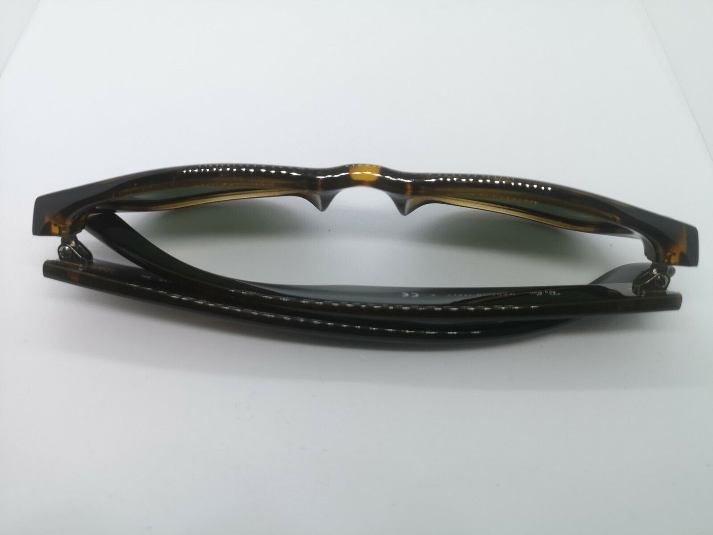 (N013619) Ray-Ban Wayfarer Sunglasses