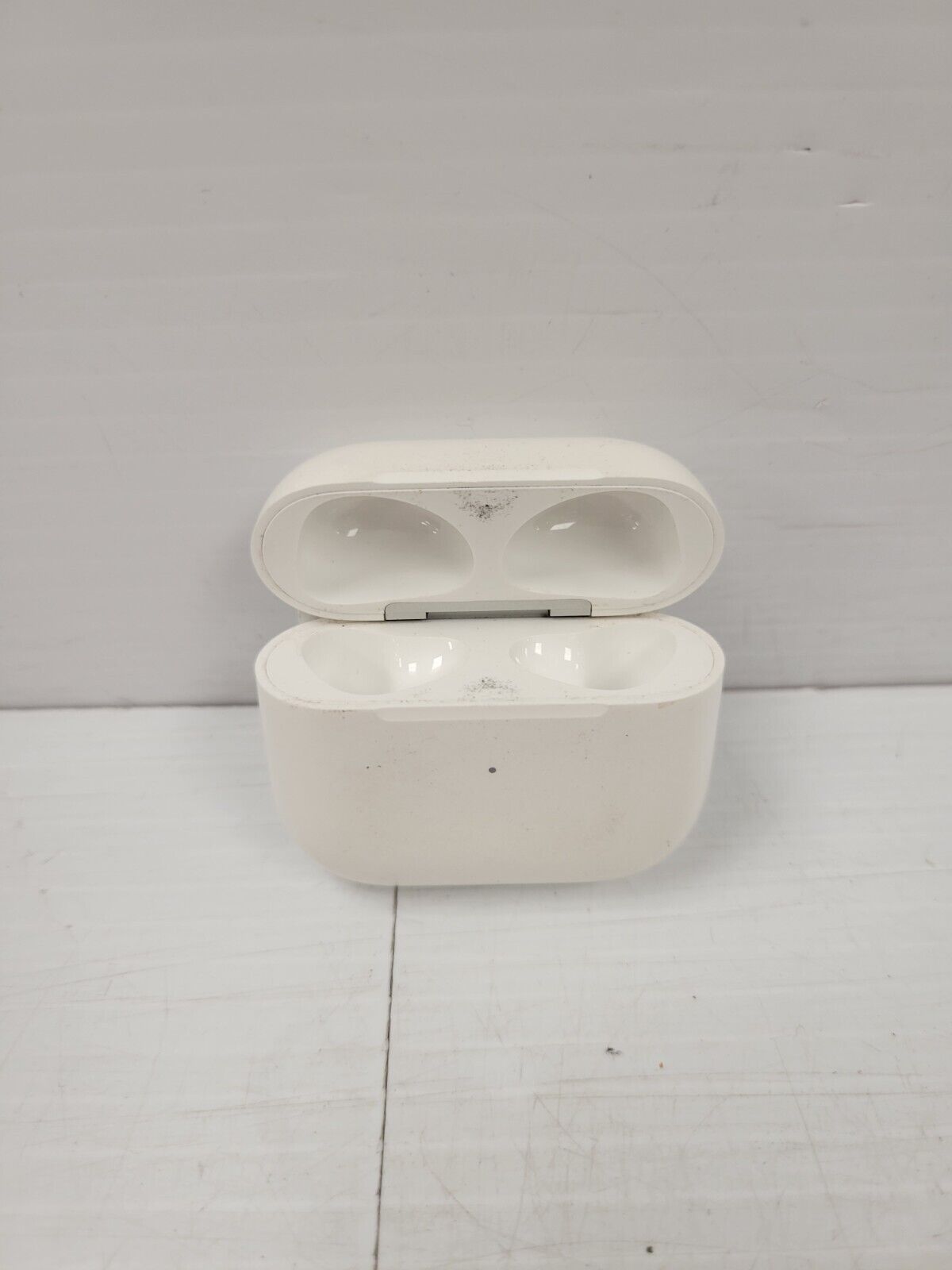 (53956-1) Apple A2566 Air Pods