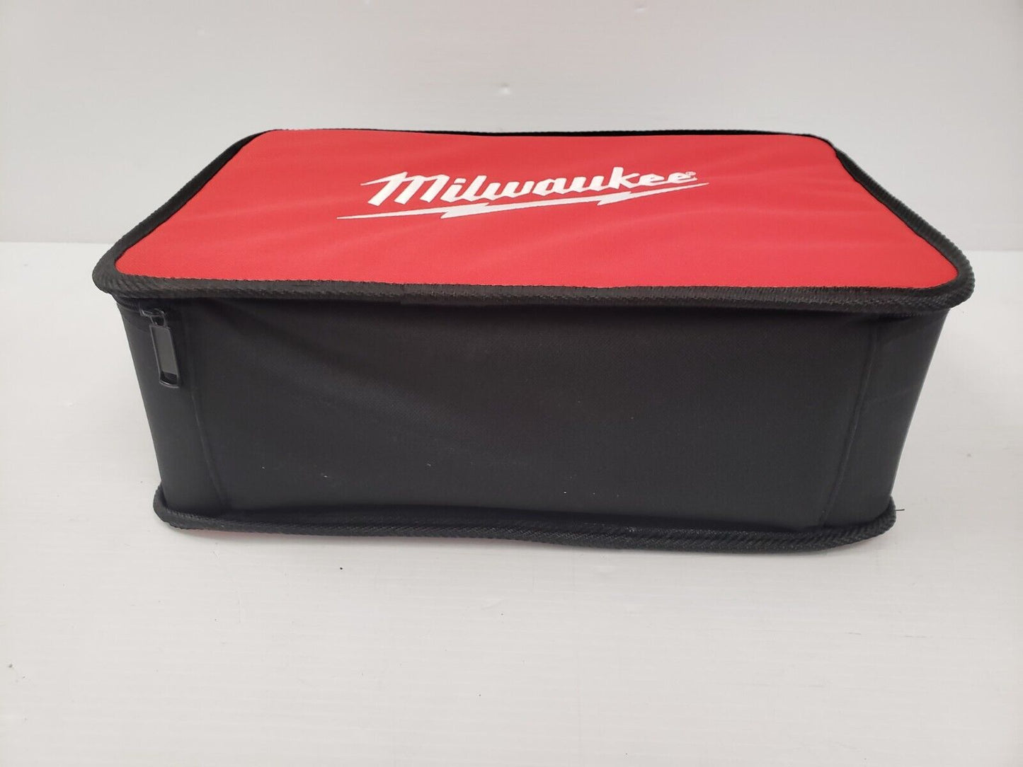 (I-33718) Milwaukee Battery and Battery Charger