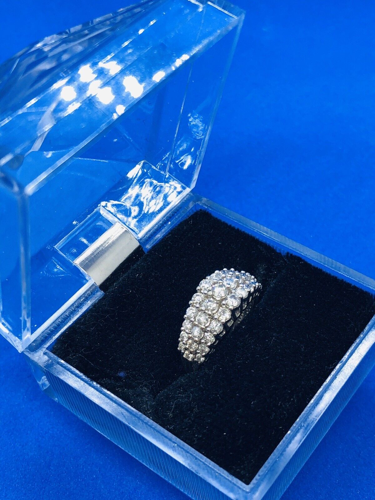 (N11328) White Gold Ring w/ Diamonds