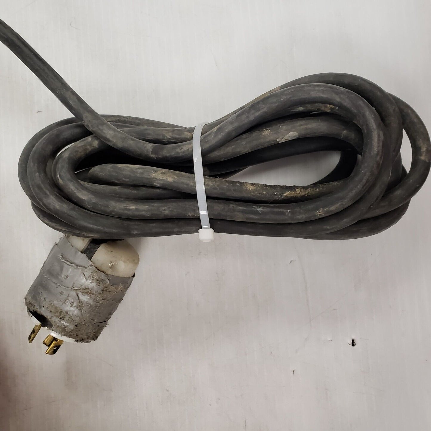 (I-31000) Scie à béton Hilti DCH 230