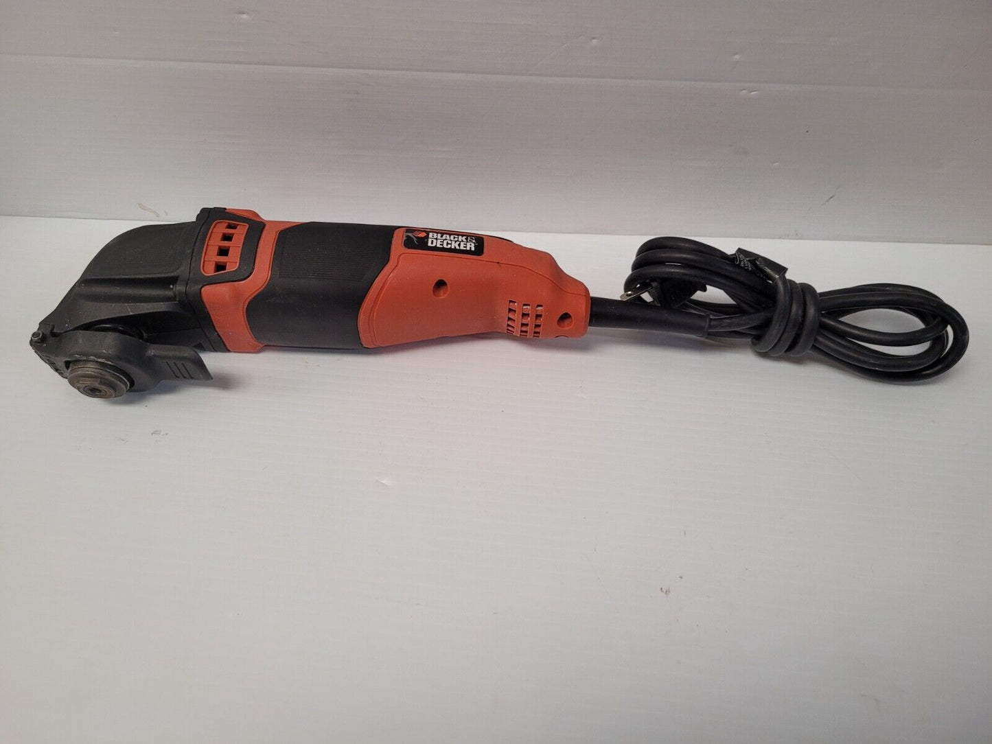 (N72907-2) Black & Decker BD200MT Multitool