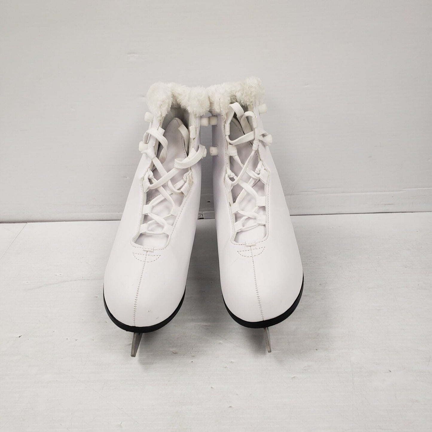 (55904-1 A) No Name Figure Skates - Size 9