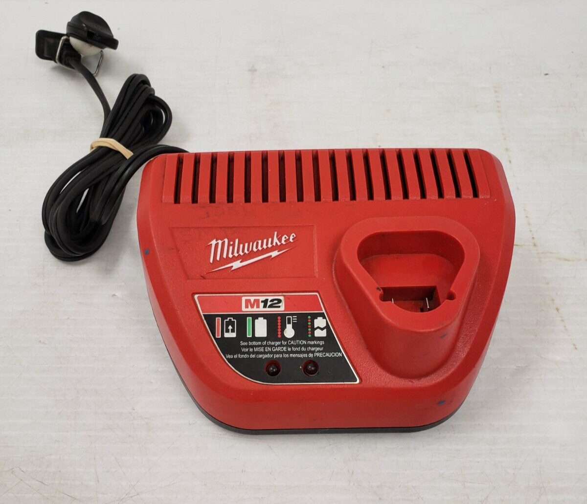 (I-33188) Milwaukee 48-59-2401 Charger