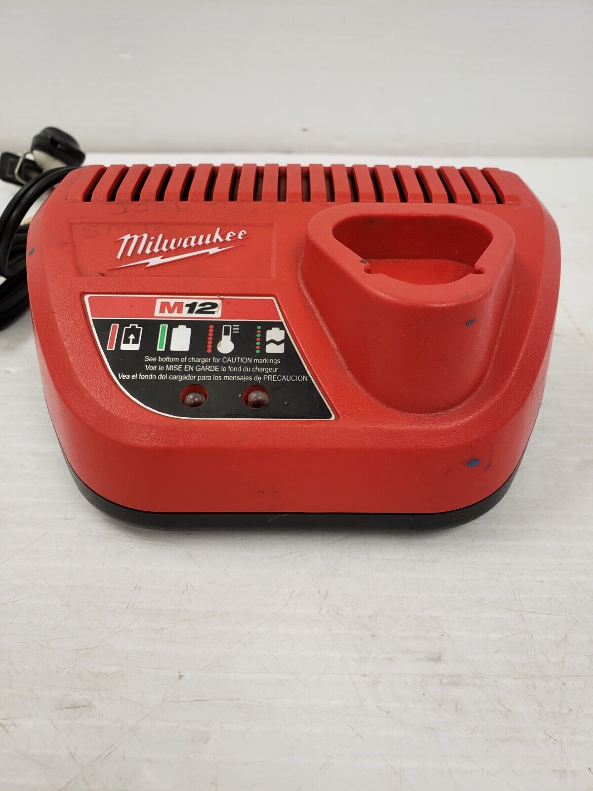 (I-33188) Milwaukee 48-59-2401 Charger