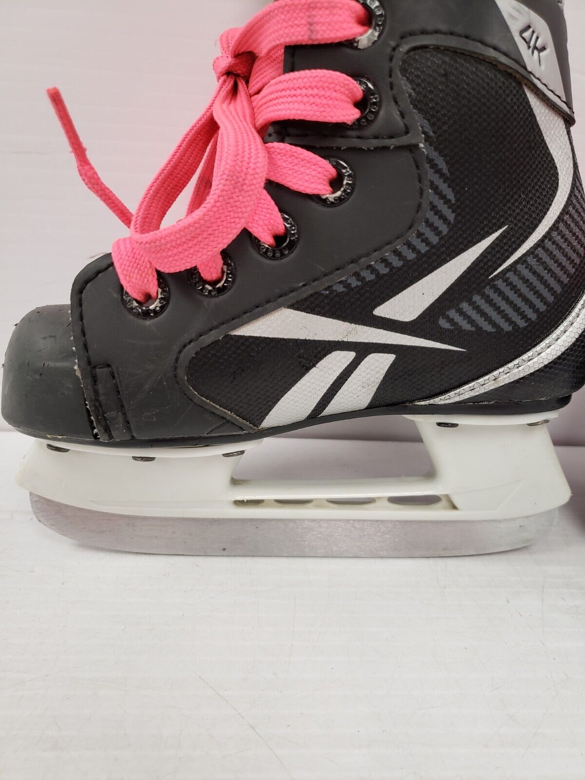 (51499-5) Reebok 4K Skates - Size 9