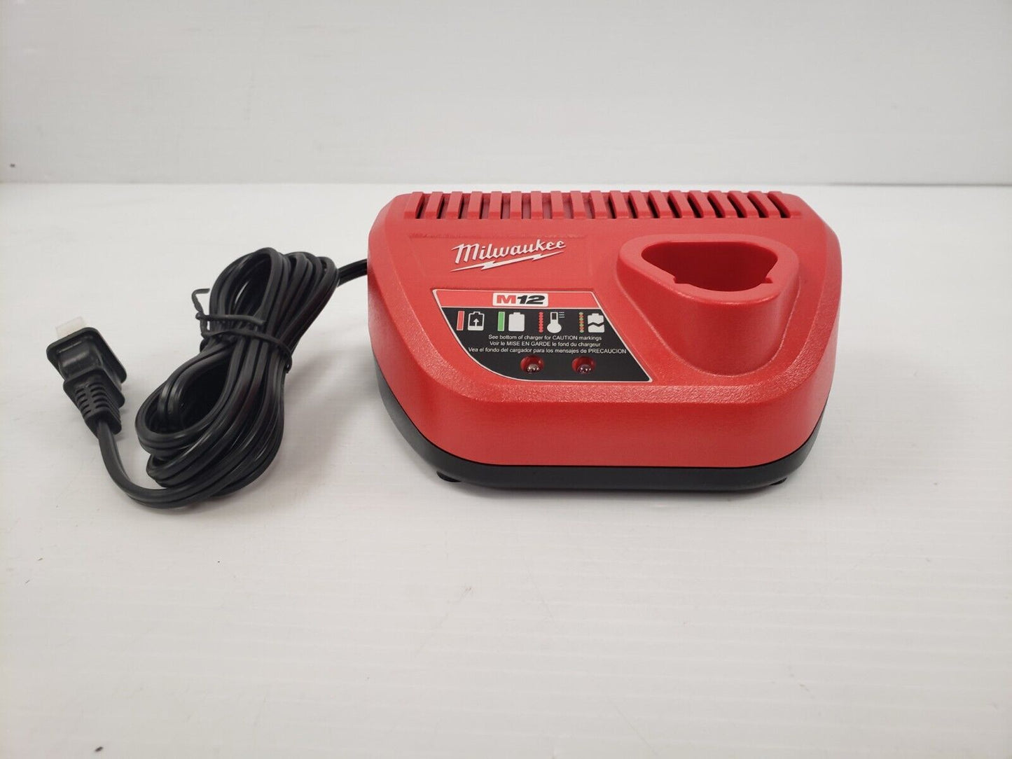 (I-33718) Milwaukee Battery and Battery Charger