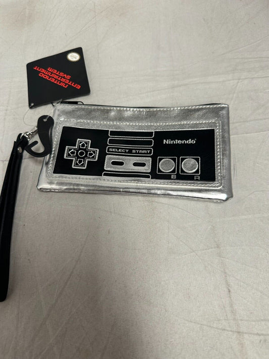 (LUP) Silver Nintendo Controller Coin Purse