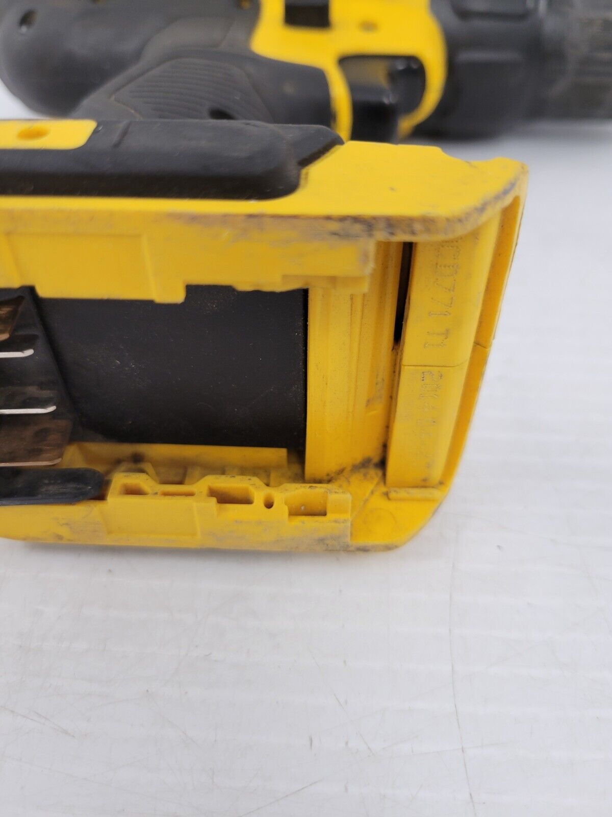 (7147-6) Perceuse Dewalt DCD711