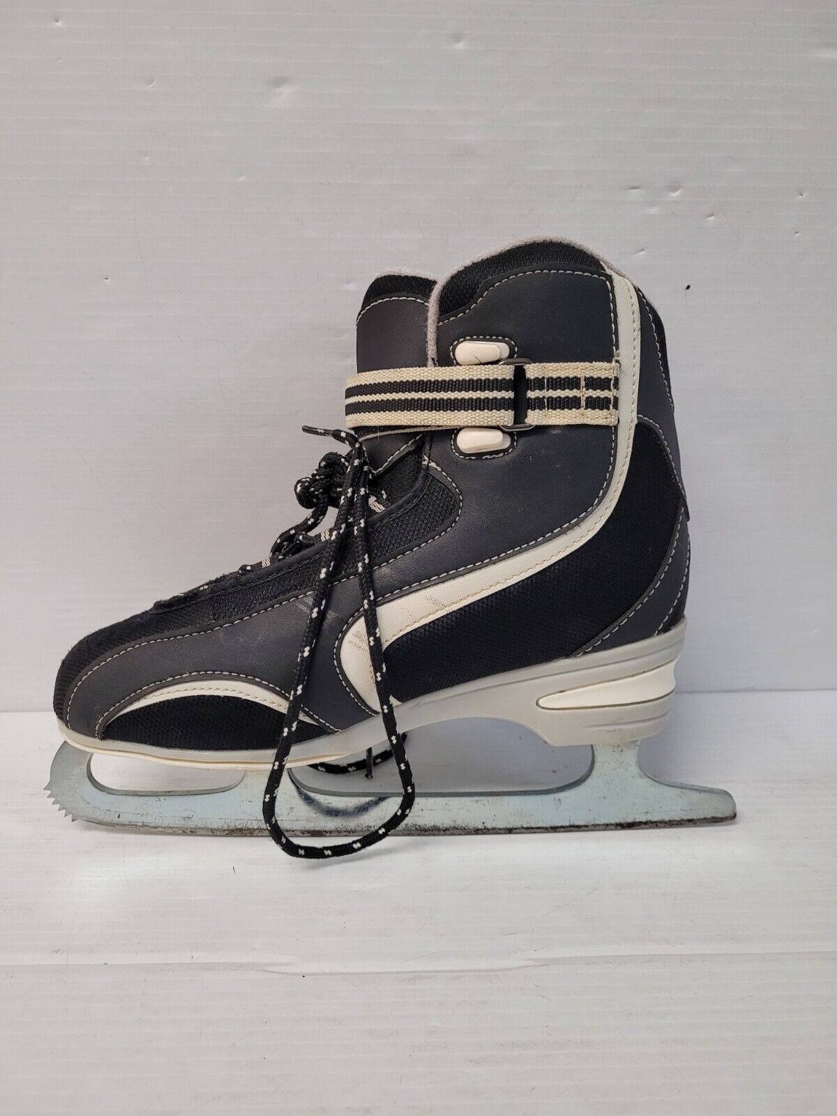 (N80232-1) Jackson Softec Ladies Hockey Skate Sz:8