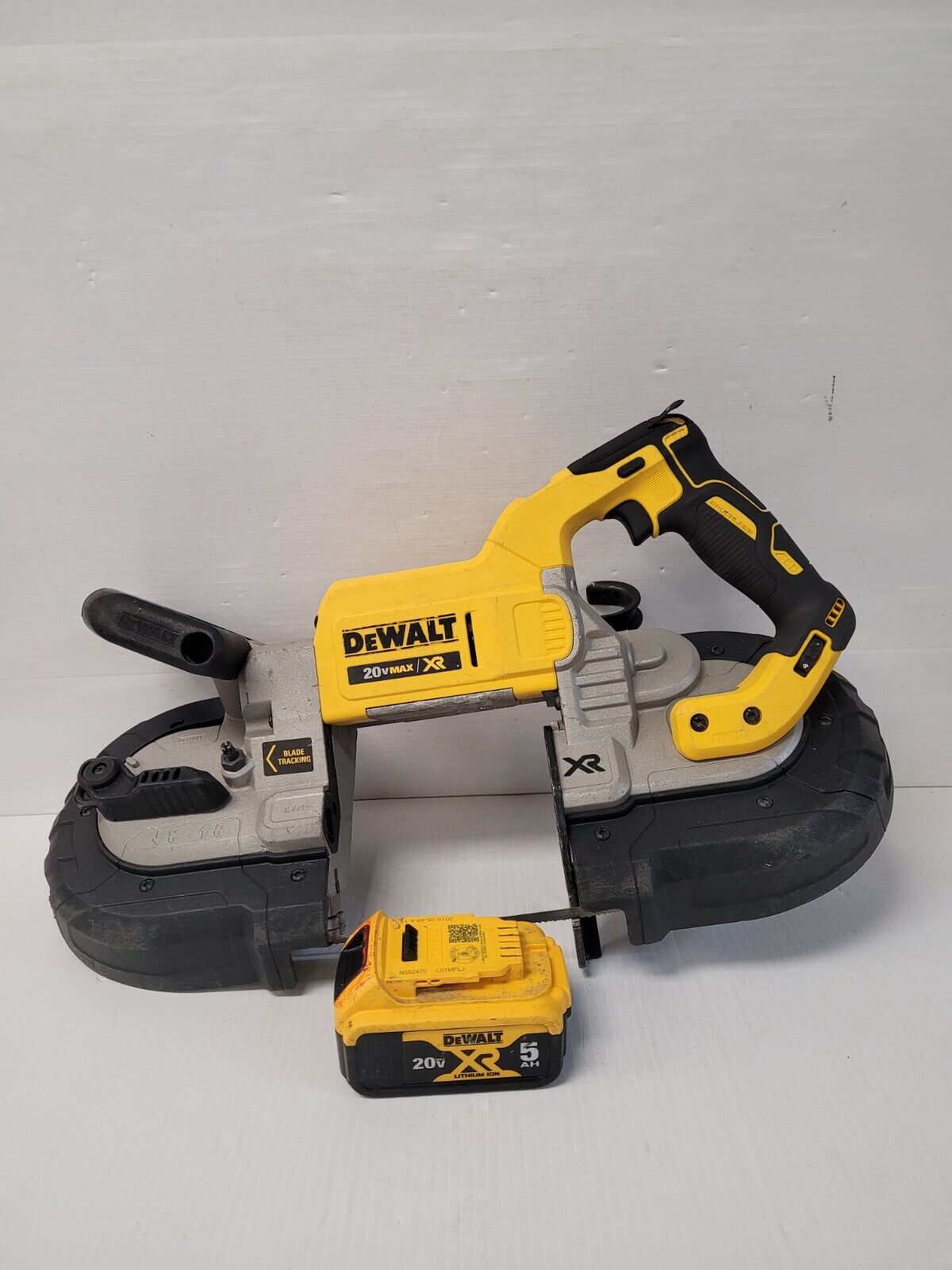 (N77957-1) Scie à ruban Dewalt DCS374